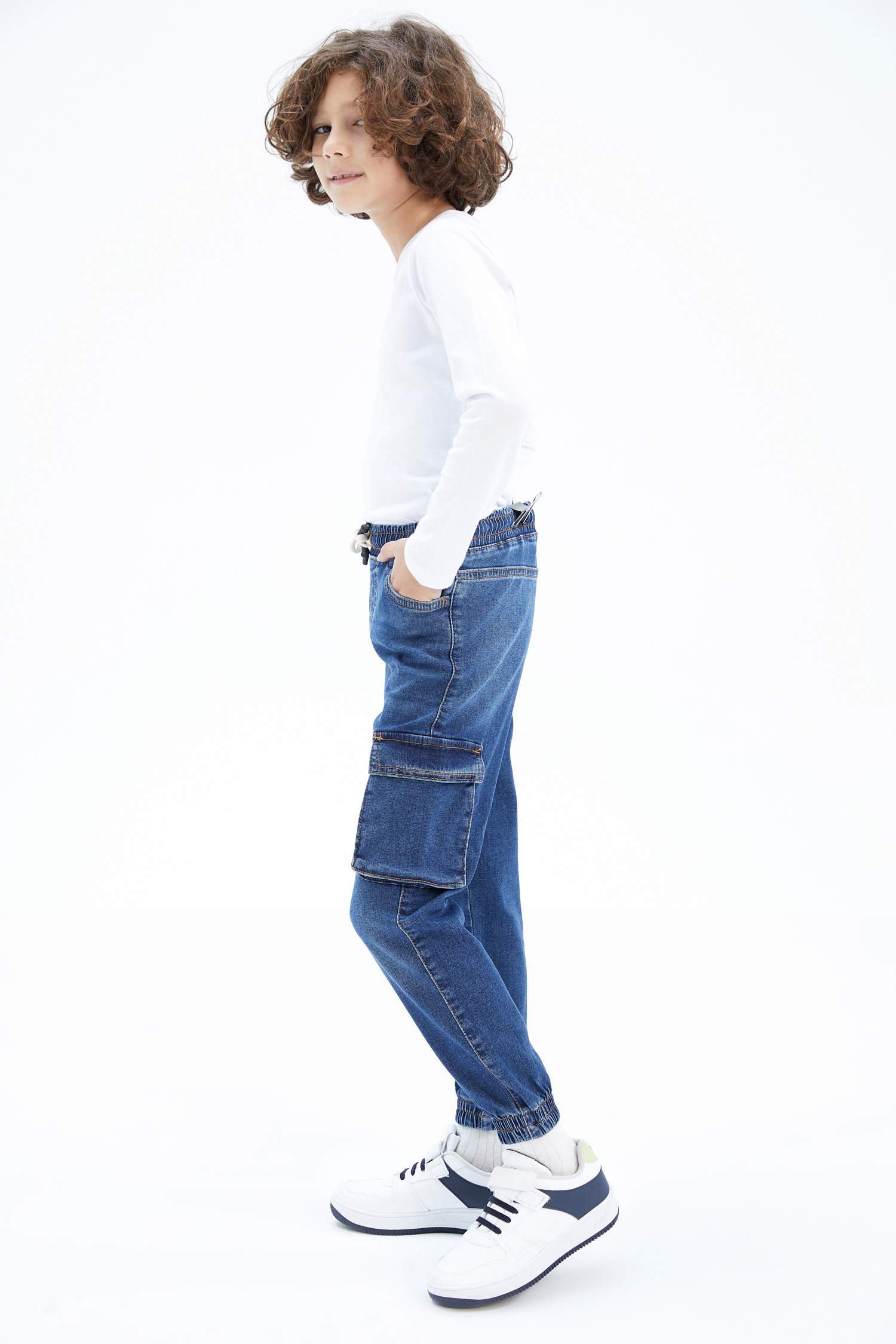 Джинсы джоггеры с карманами для мальчиков