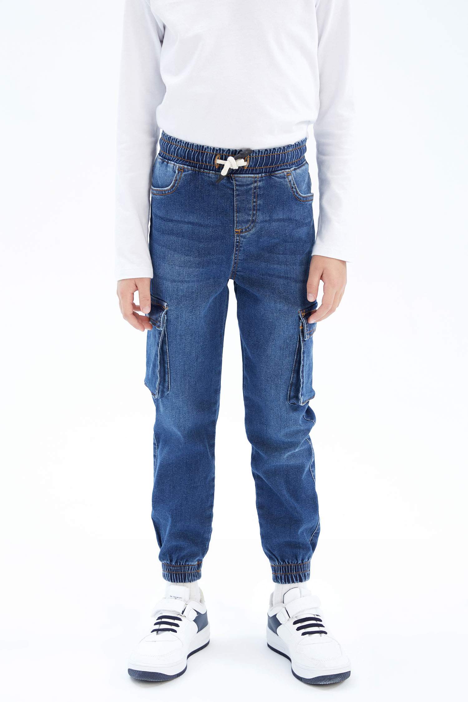 Джинсы джоггеры с карманами для мальчиков