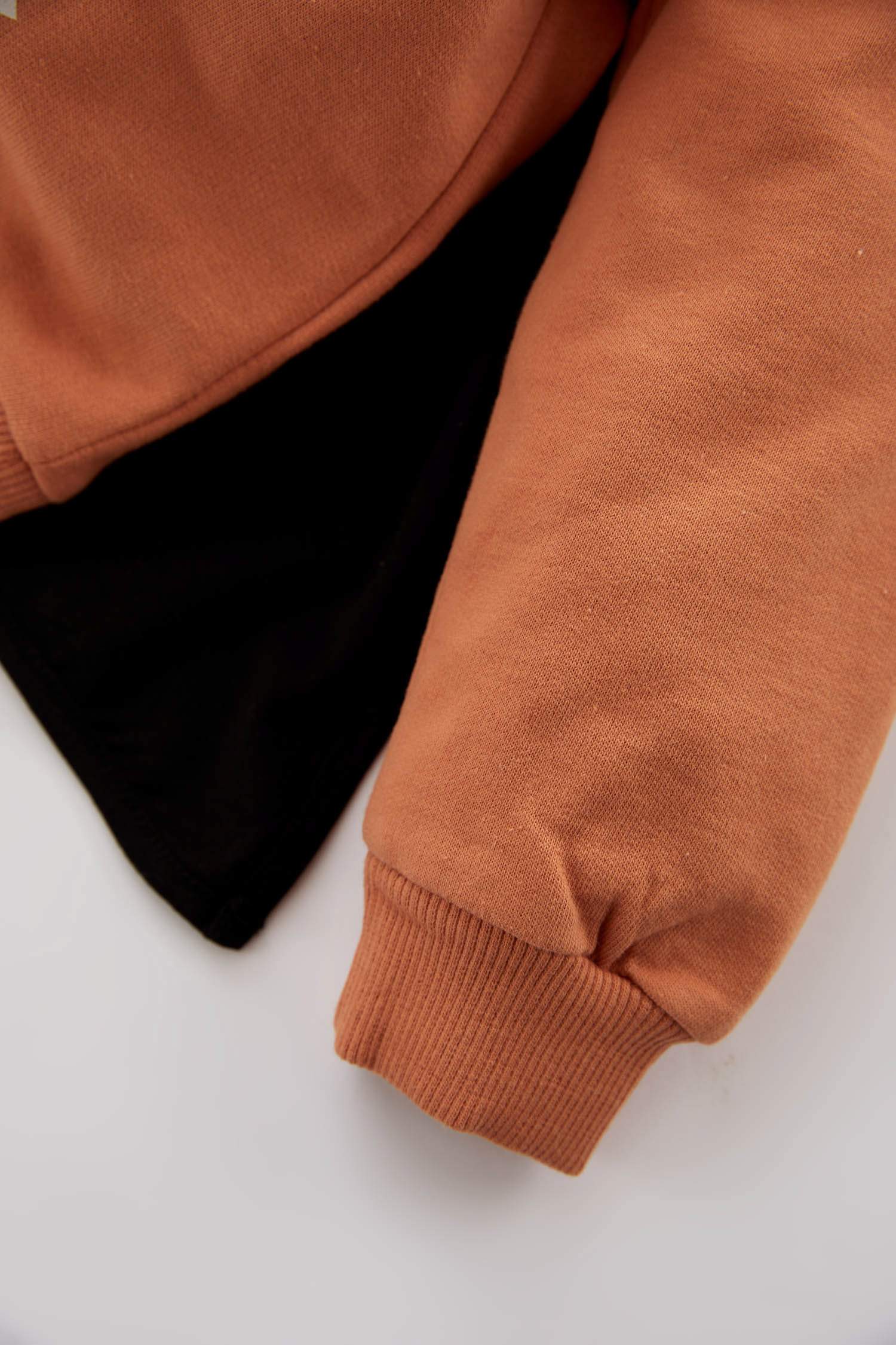 Свитшот стандартного кроя из тонкой ткани для малышей мальчиков