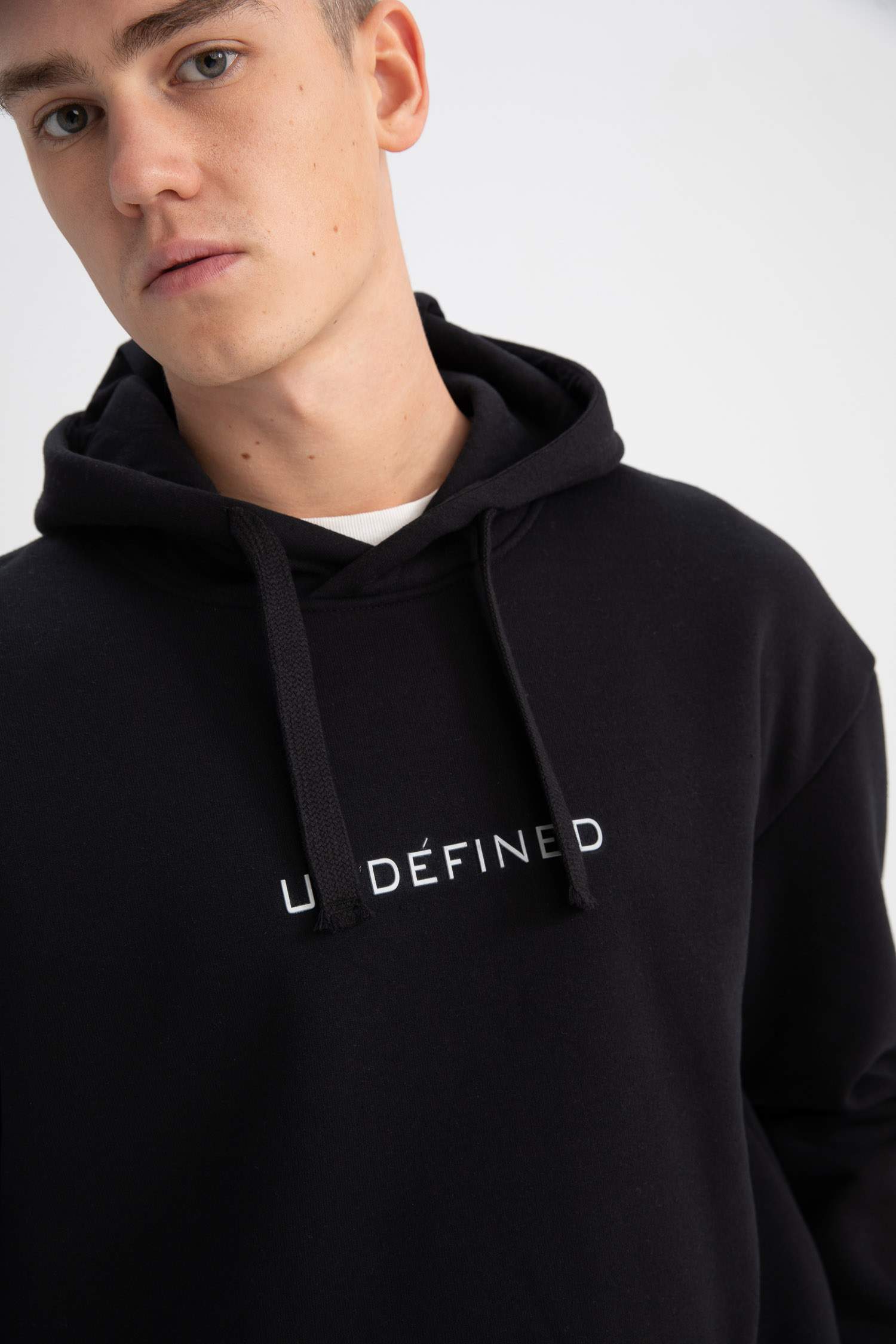 Black MEN Boxy Fit Hoodie Sweatshirt 2745086 | DeFacto