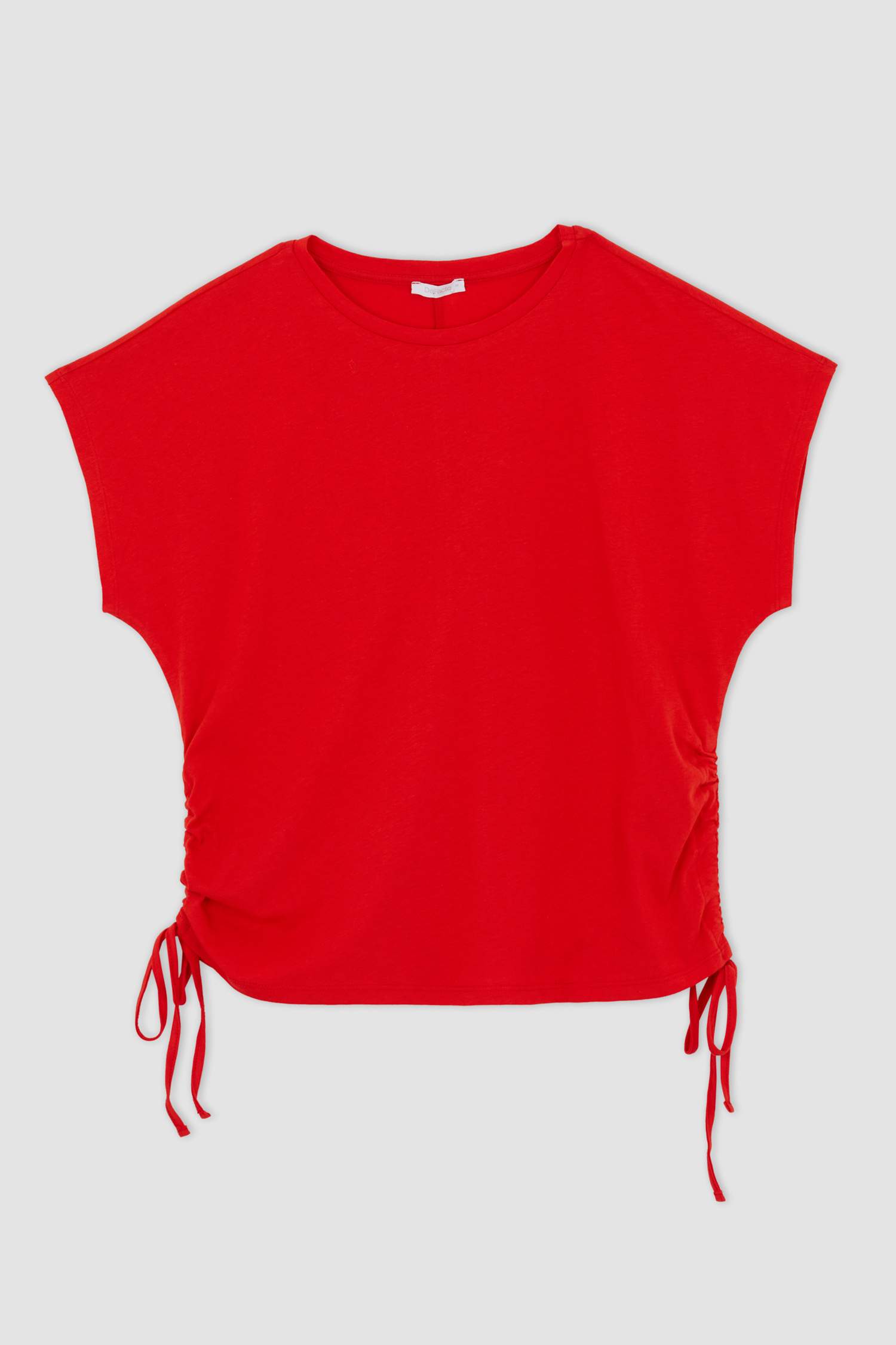 Футболка стандартного кроя с круглым вырезом