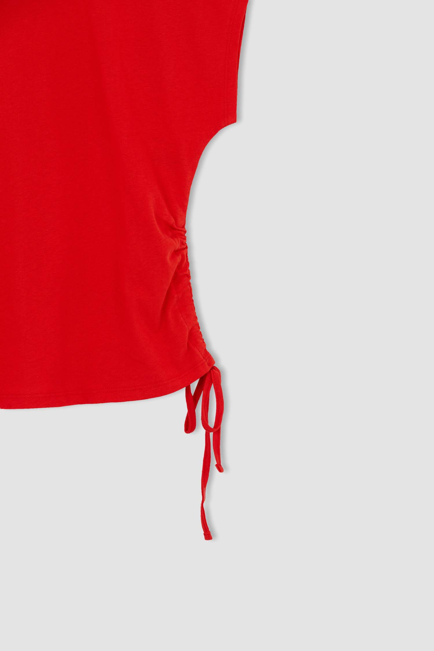 Футболка стандартного кроя с круглым вырезом