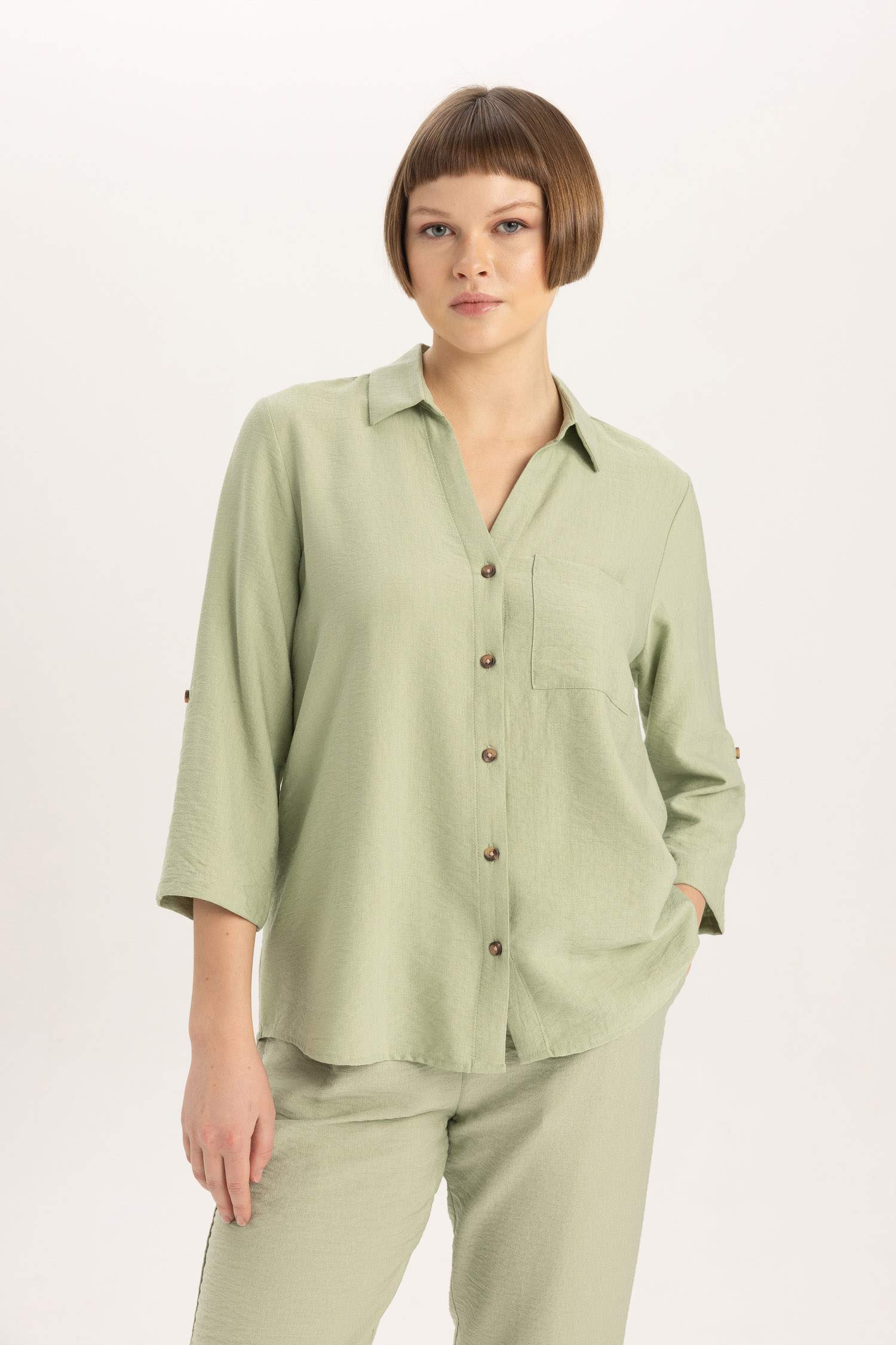 قميص كم طويل قصة عادية