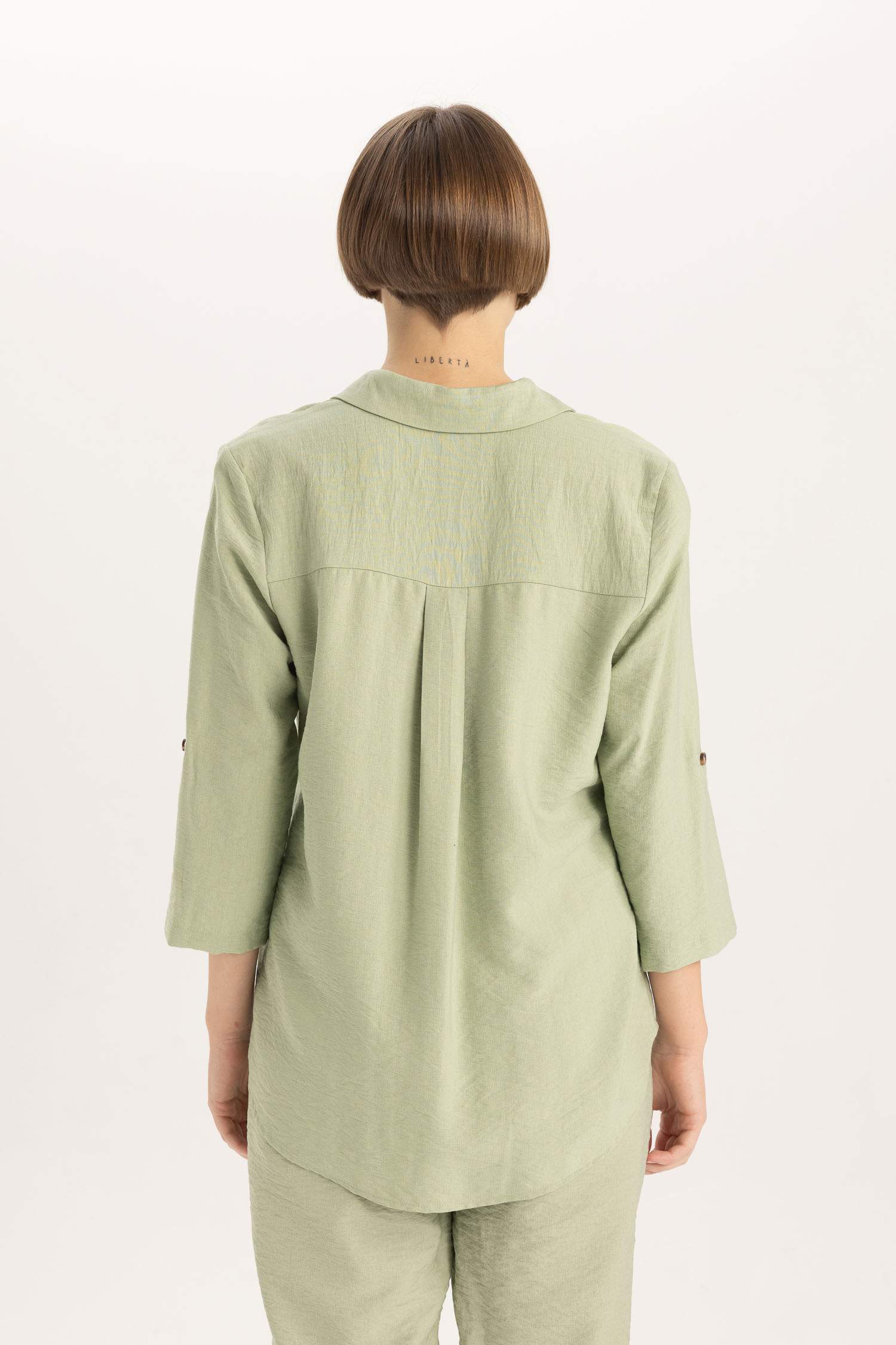 قميص كم طويل قصة عادية