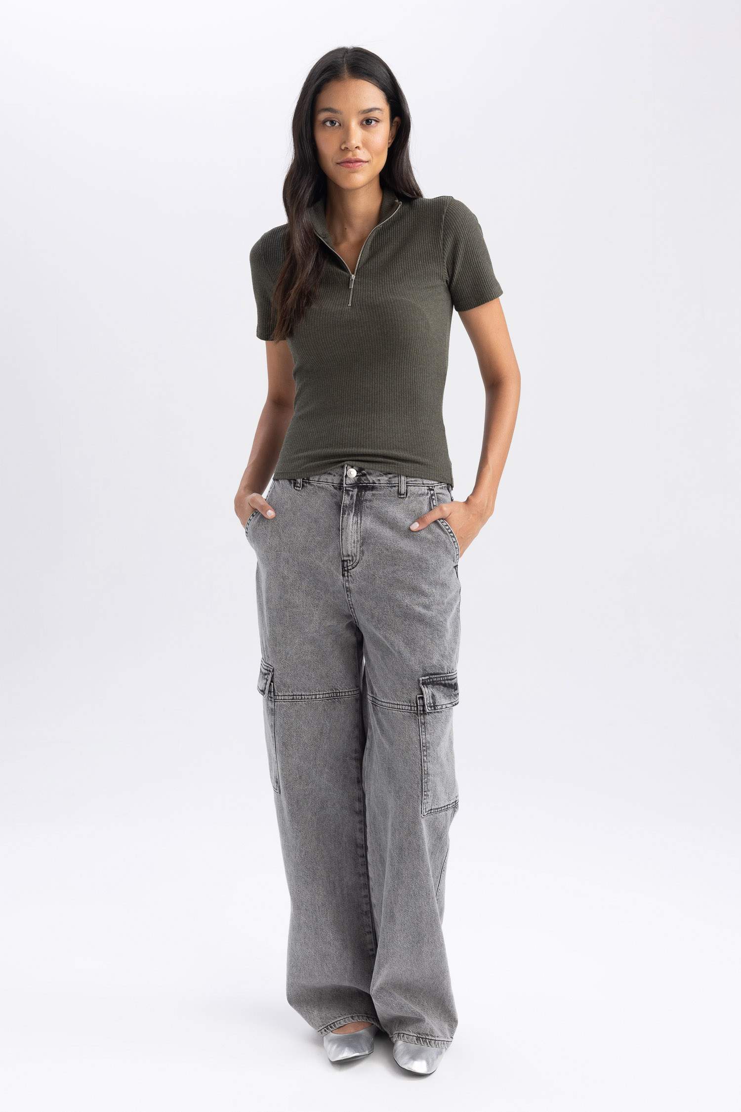 Slim Fit Dar Kesim Yarım Balıkçı Yaka Fitilli Kaşkorse Kısa Kollu Tişört