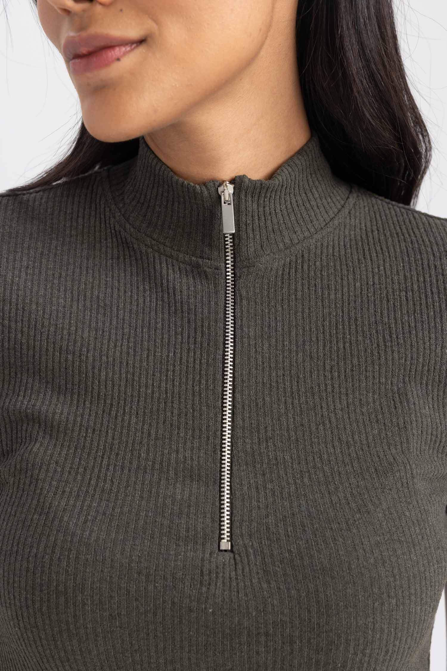 Slim Fit Dar Kesim Yarım Balıkçı Yaka Fitilli Kaşkorse Kısa Kollu Tişört