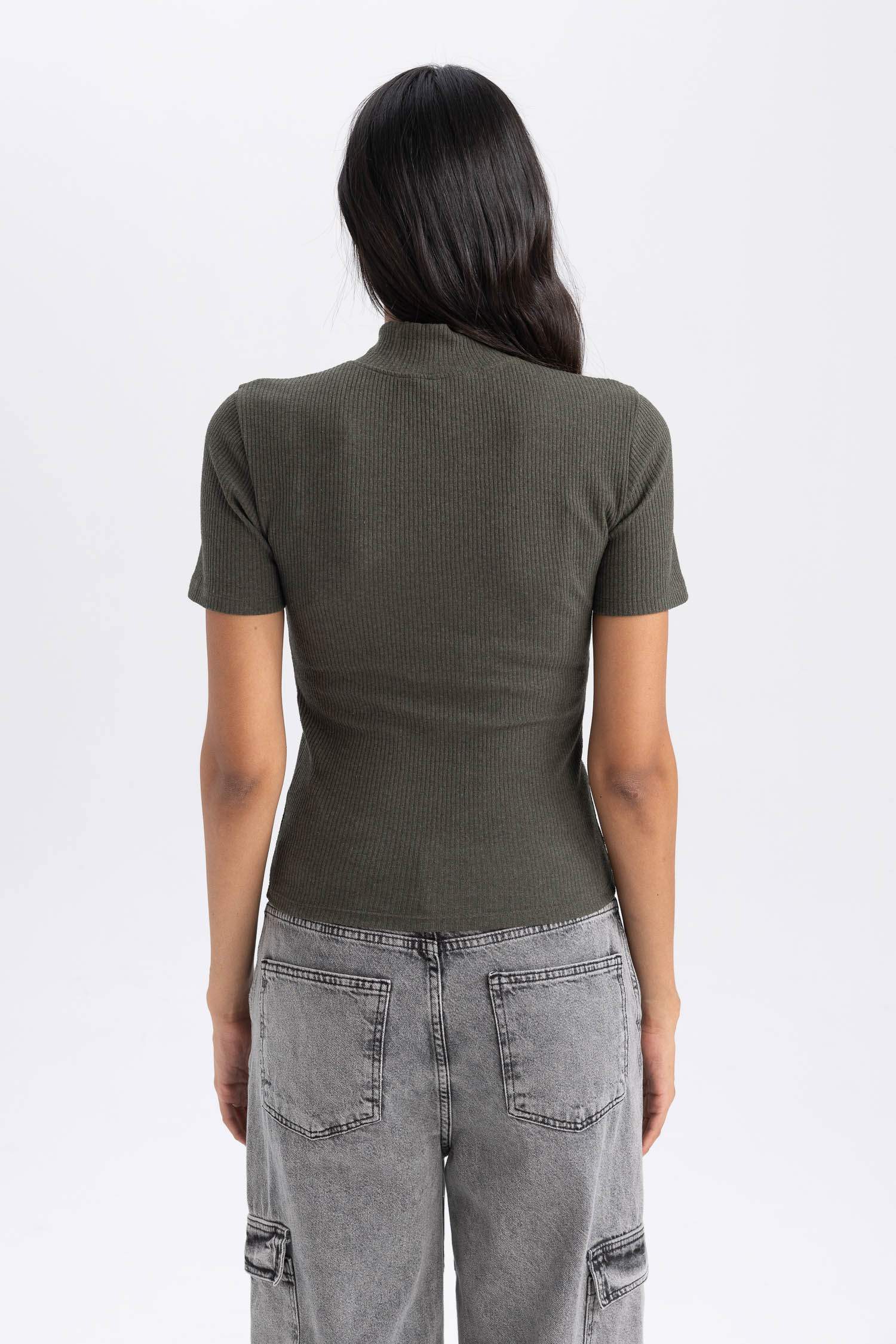 Slim Fit Dar Kesim Yarım Balıkçı Yaka Fitilli Kaşkorse Kısa Kollu Tişört