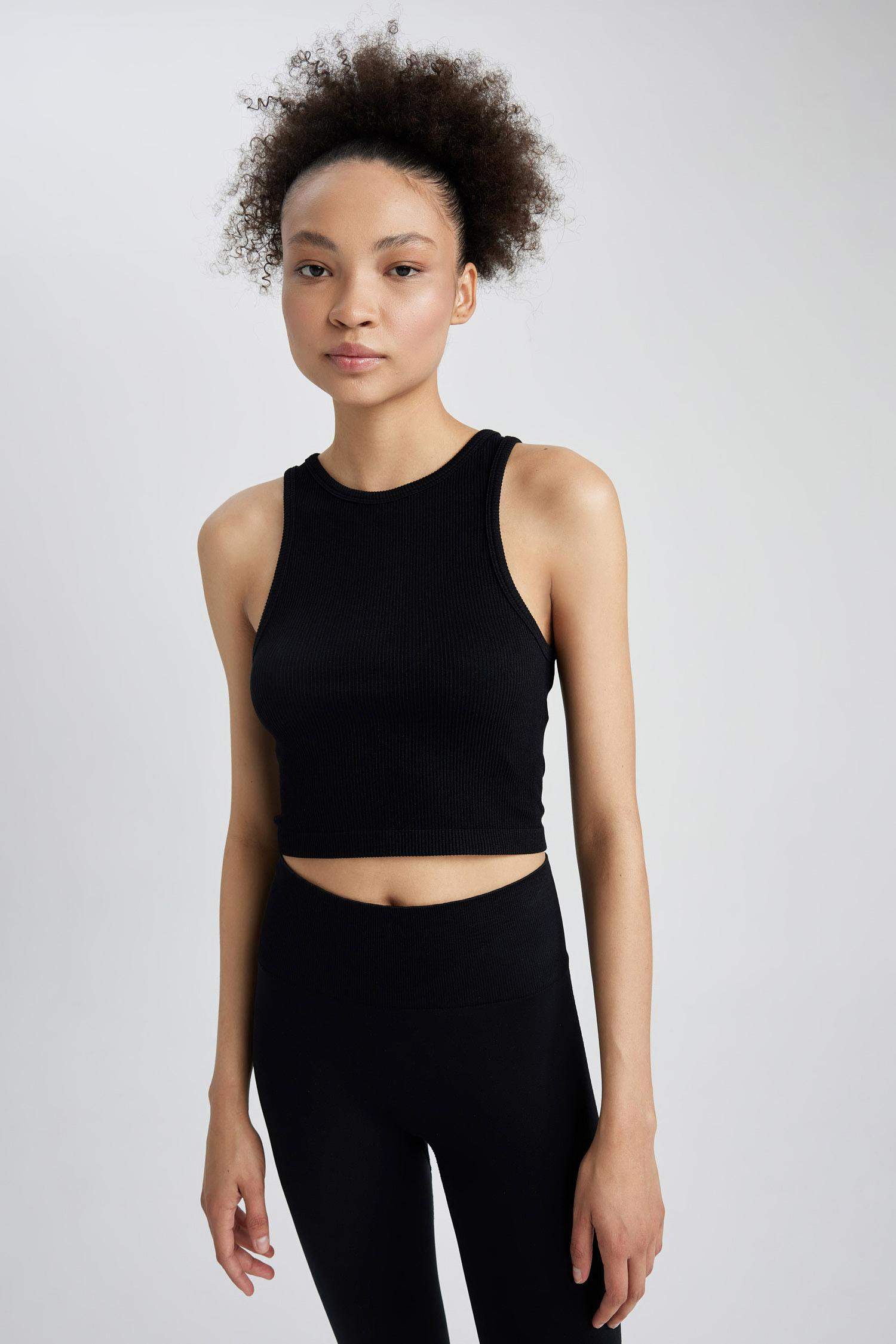 Әйелдерге дөңгелек жаға Ішкөйлек