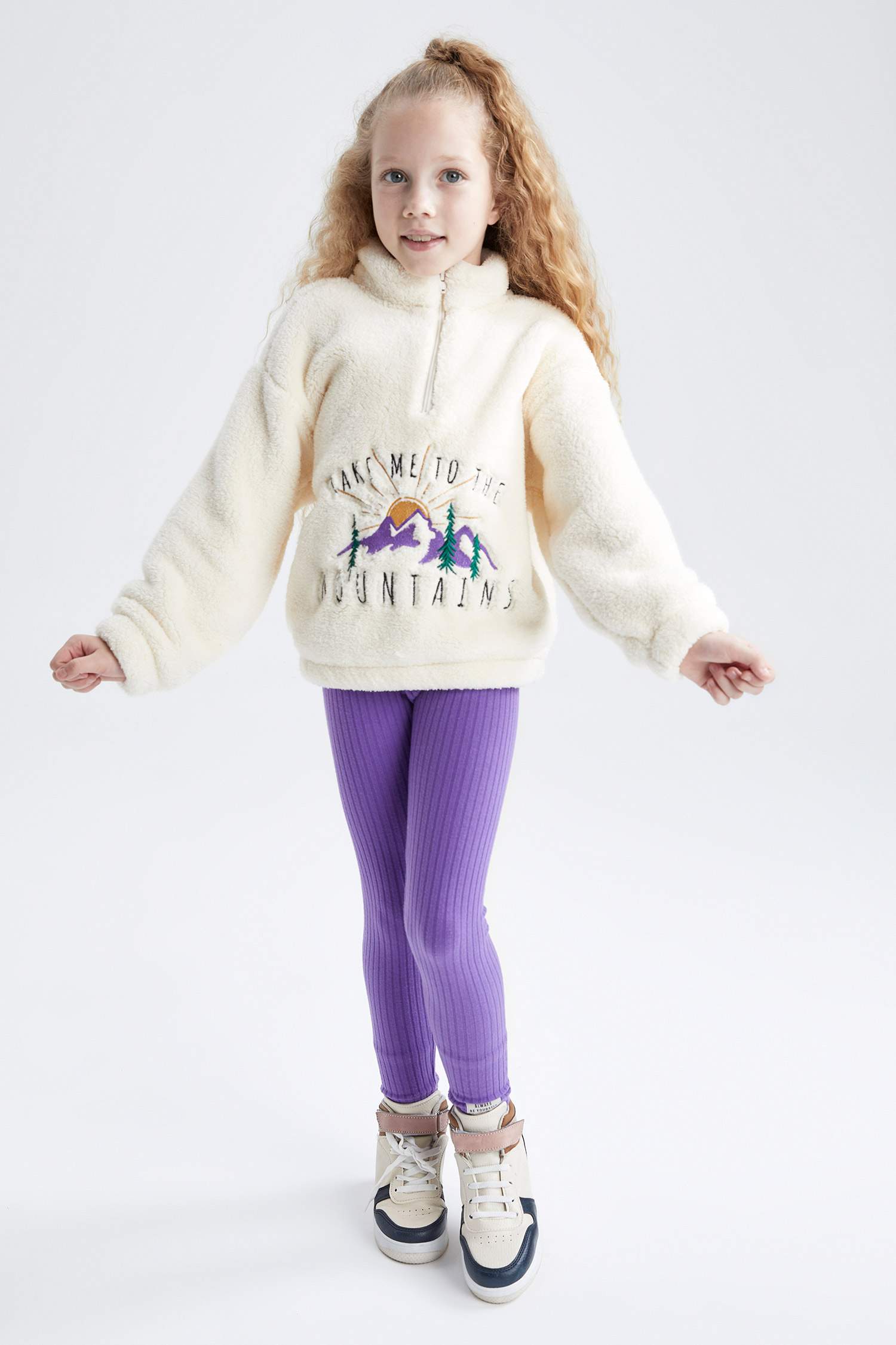 سويت شيرت قصة عادية بياقة عالية بنصف سحاب ببطانة ناعمة