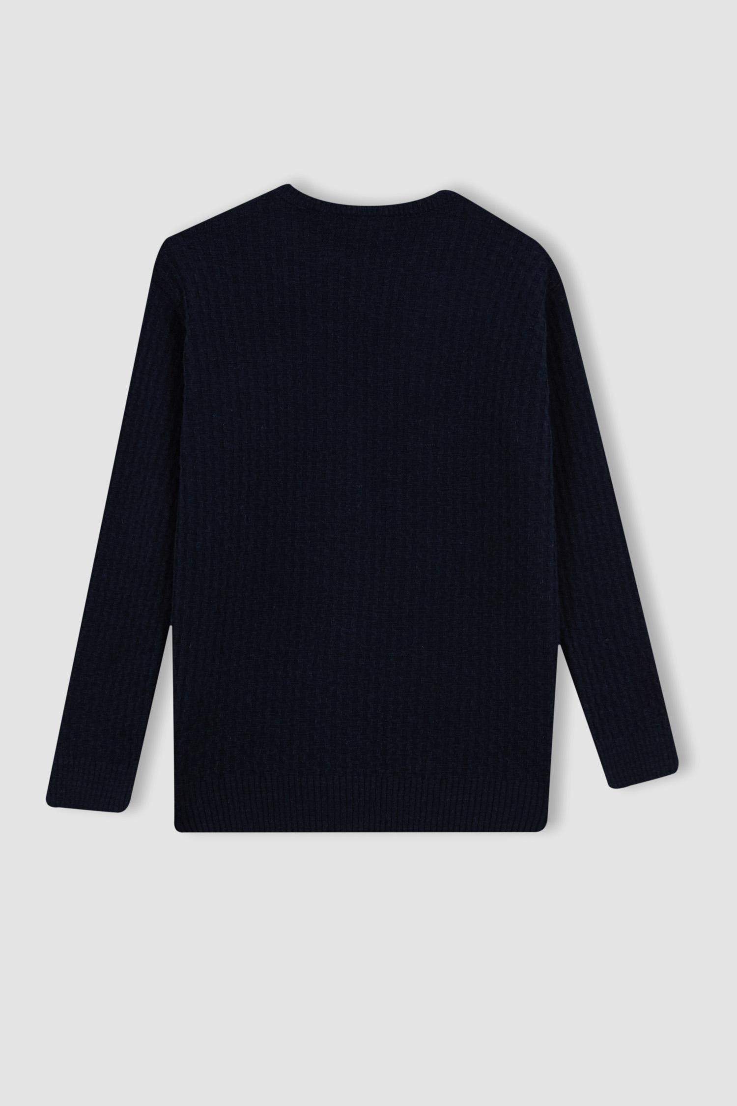 Свитер стандартного кроя с круглым вырезом для мальчиков