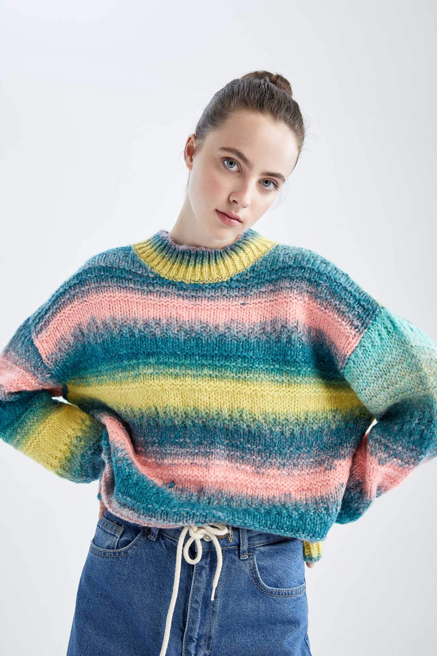 Oversize Geniş Kalıp Yarım Balıkçı Yaka Kazak