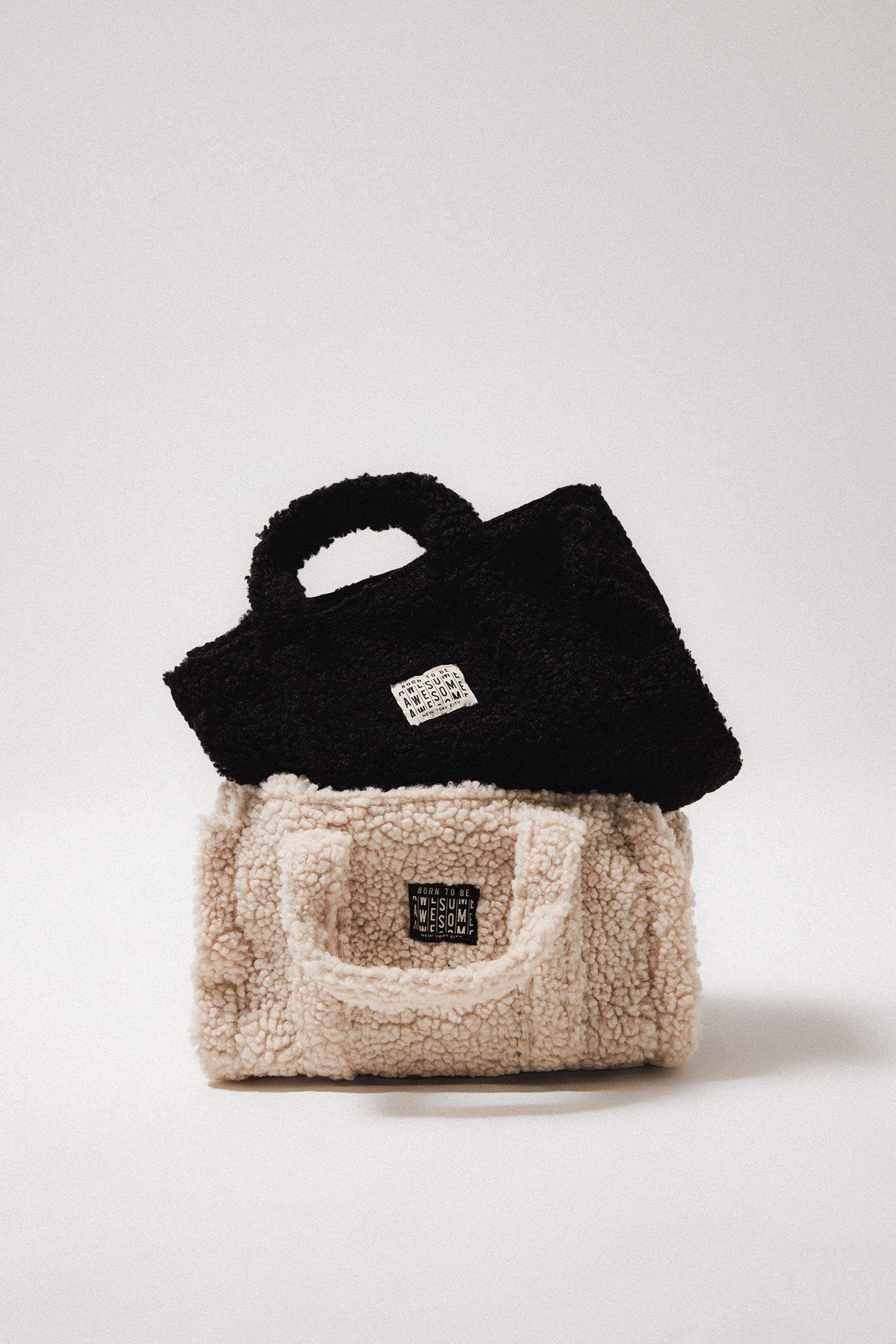 جنطة كروس بودي نسائي بيزك قطيفة