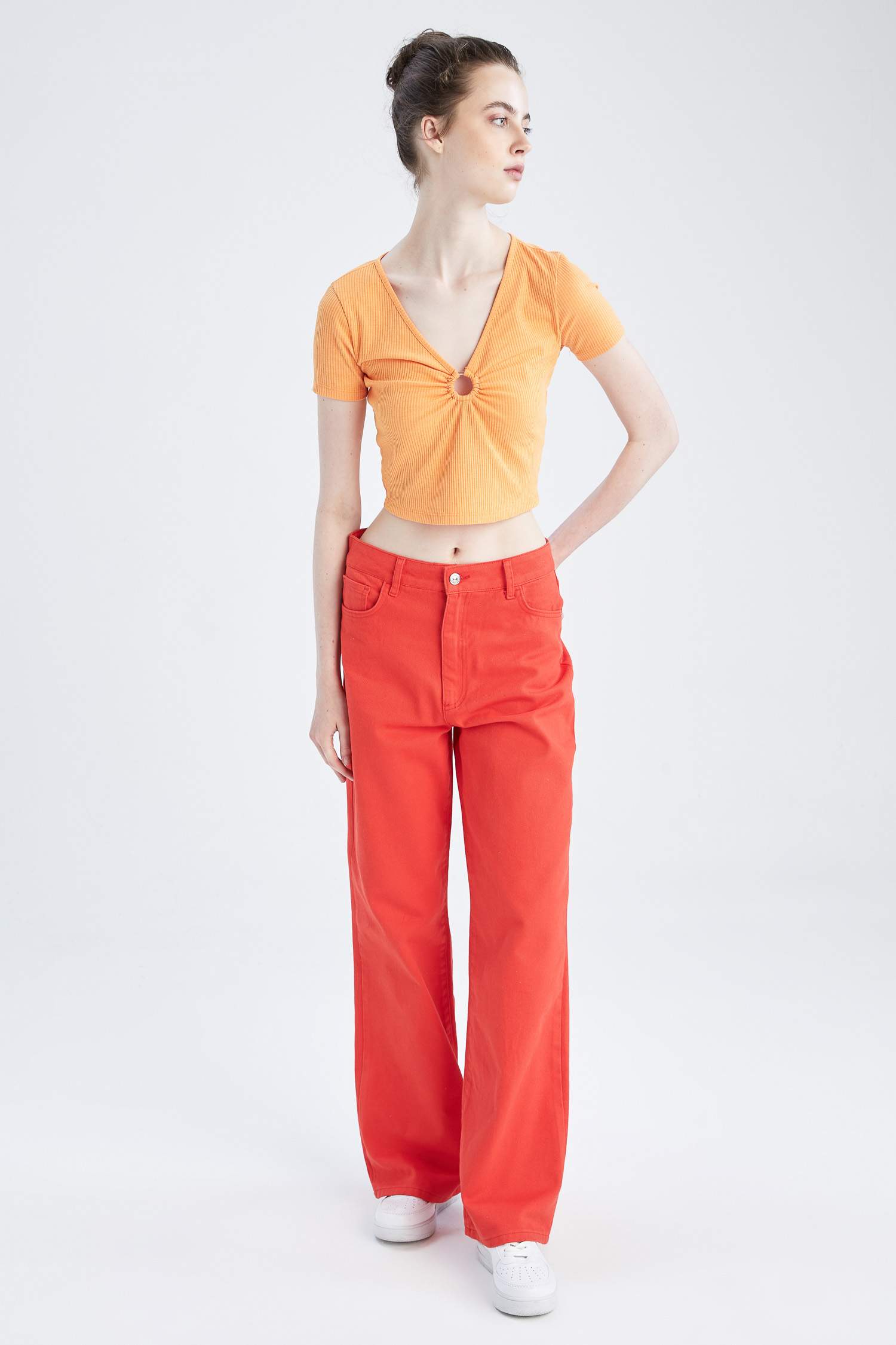 Футболка з коротким рукавом приталеного крою з V-подібним вирізом Камзол для жінок