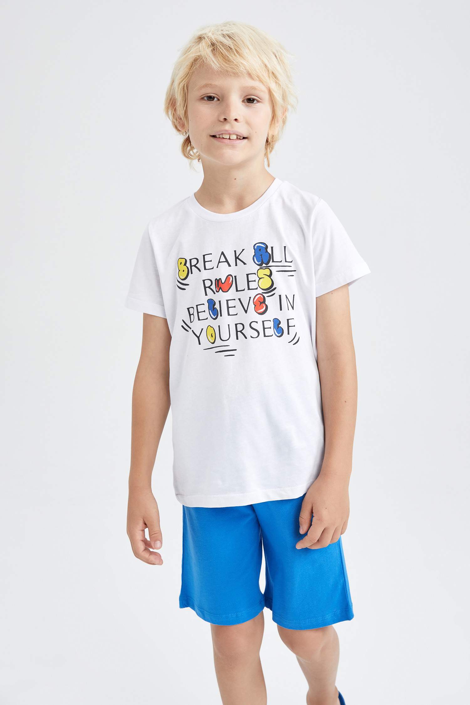 طقم ولادي شورت وتي شيرت مطبوع - قطعتين