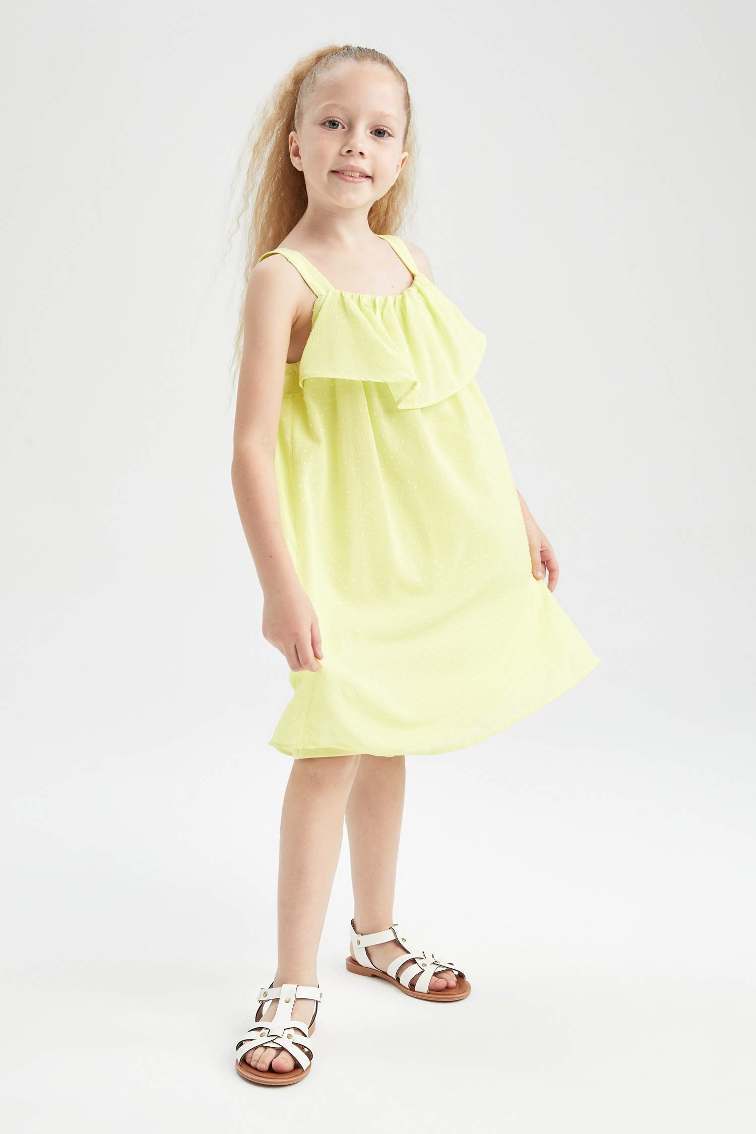 فستان بناتي بحمالات