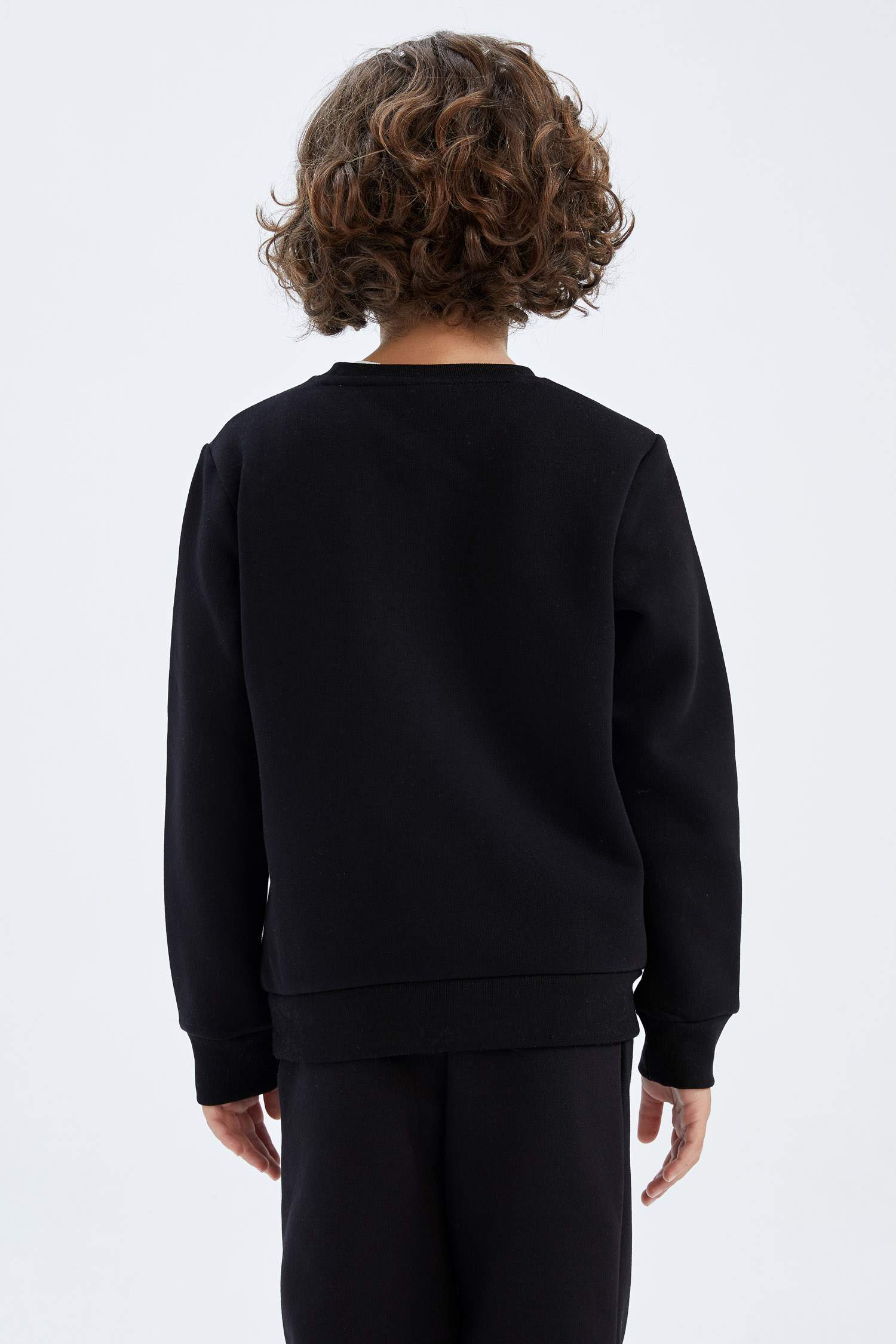 Свитшот стандартного кроя для мальчиков