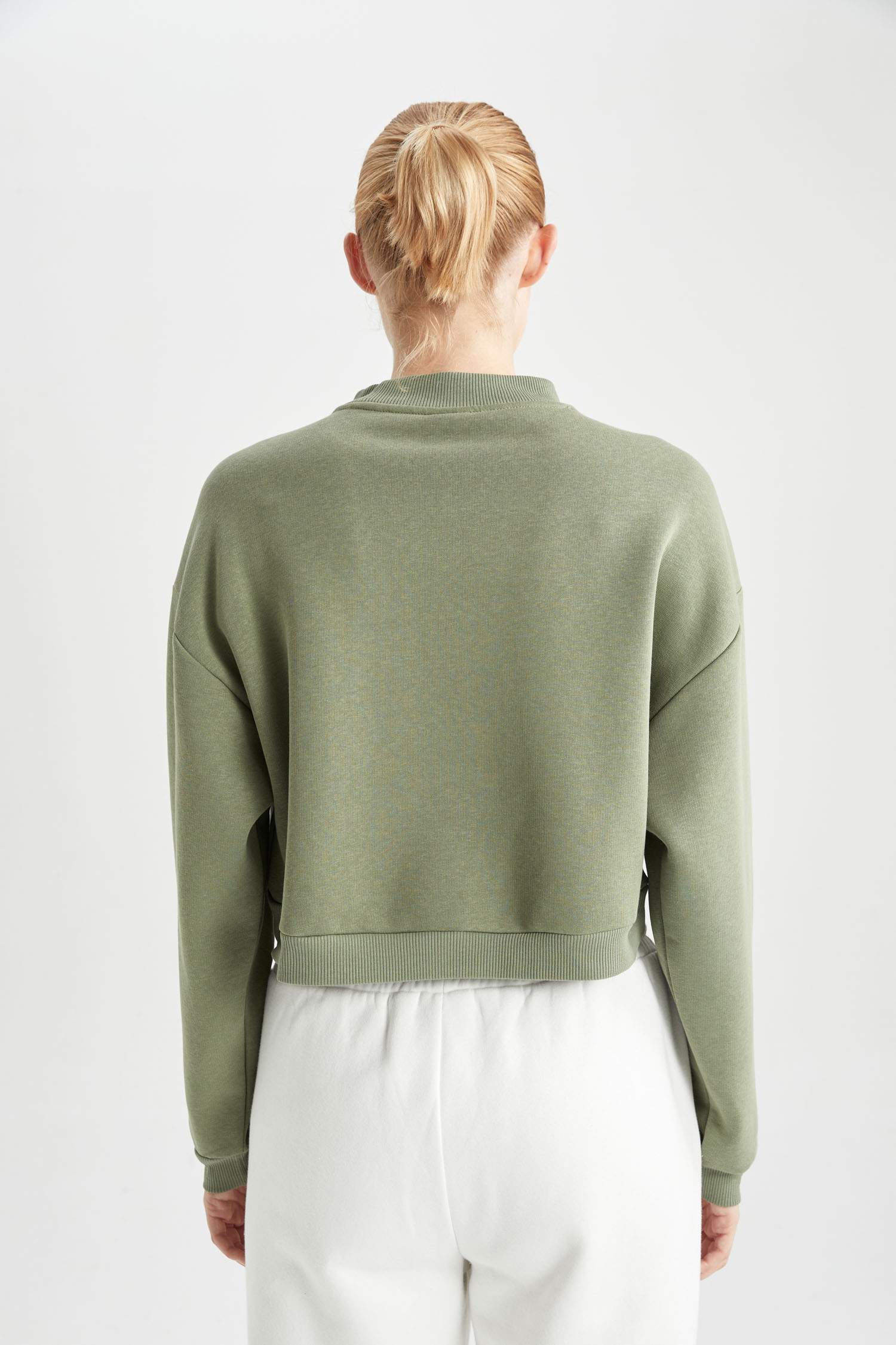 Crew Neck Thick Crop Sweatshirt