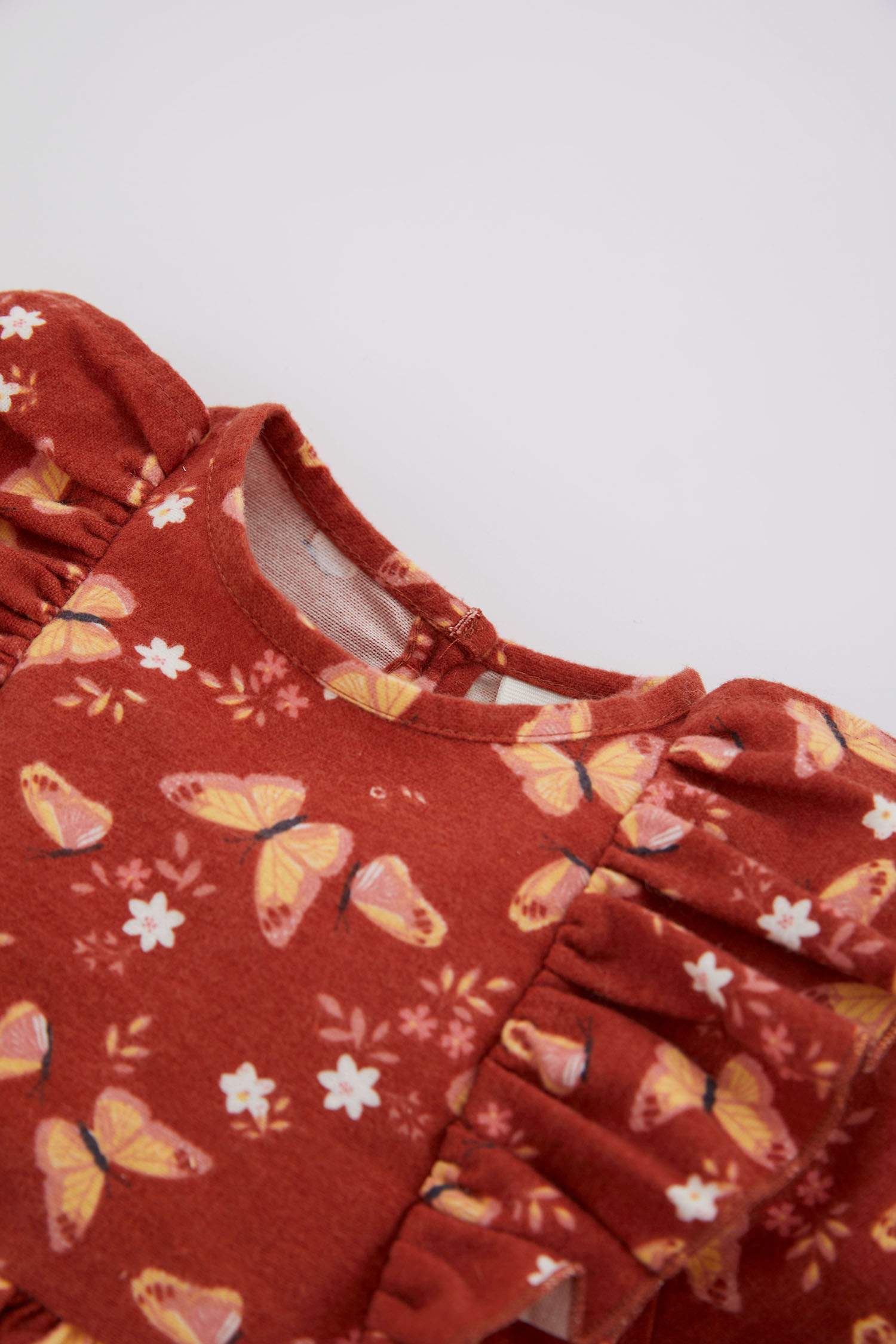 Платье стандартного кроя с круглым вырезом с длинным рукавом