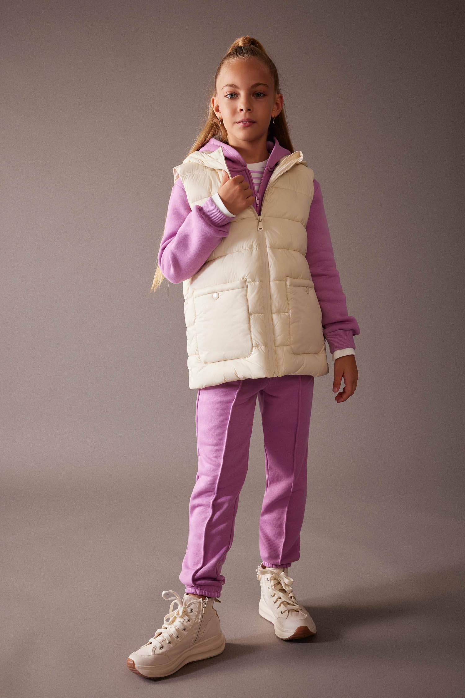 Жилет стандартного крою для дівчаток