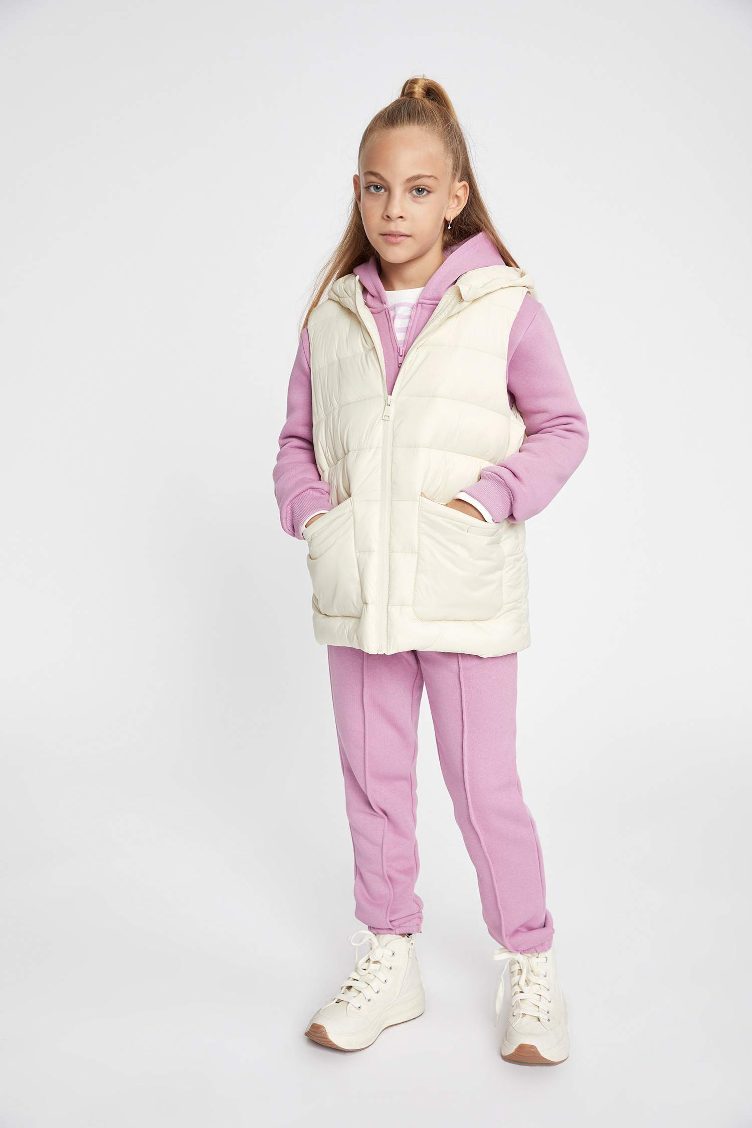 Жилет стандартного крою для дівчаток