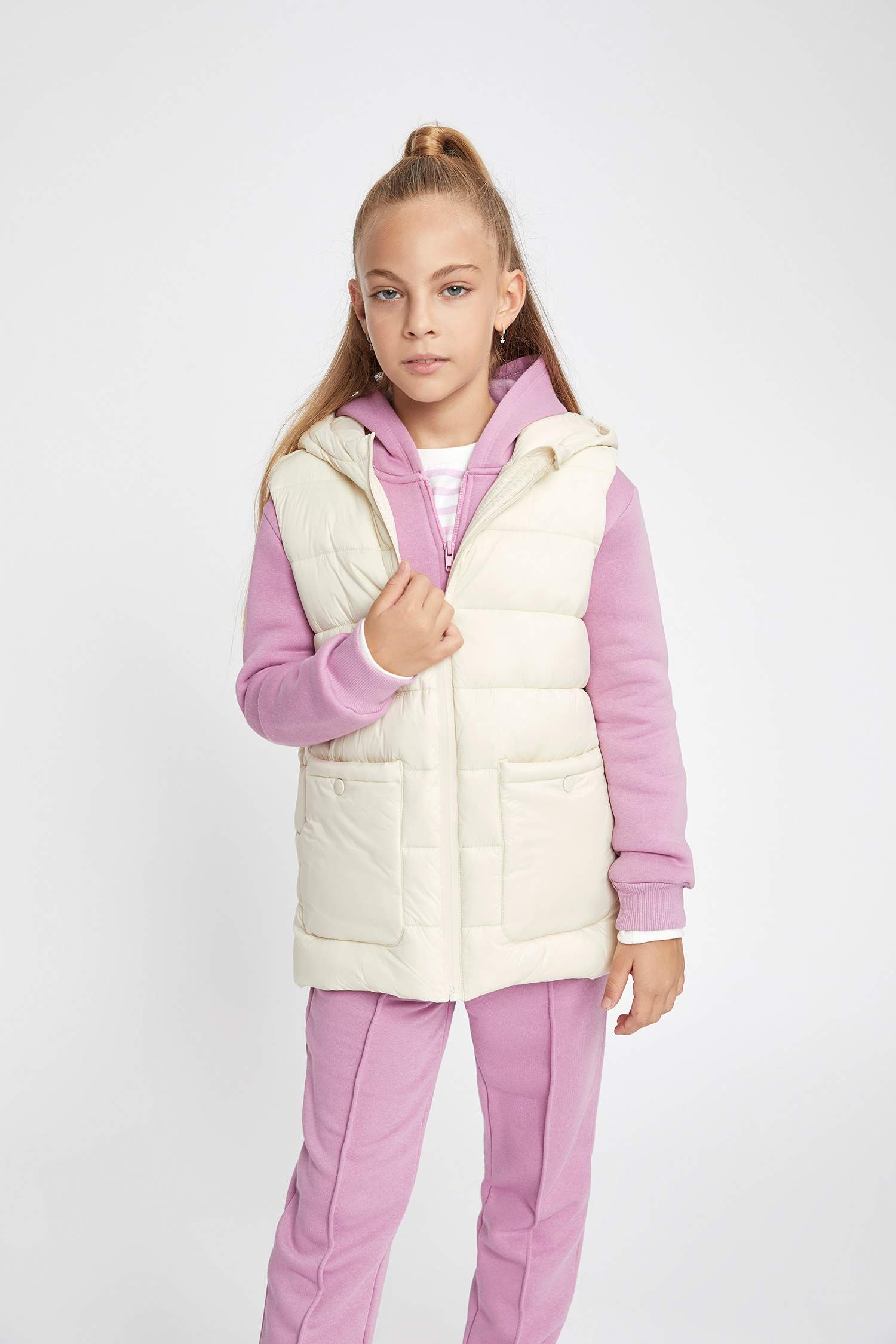 Жилет стандартного крою для дівчаток