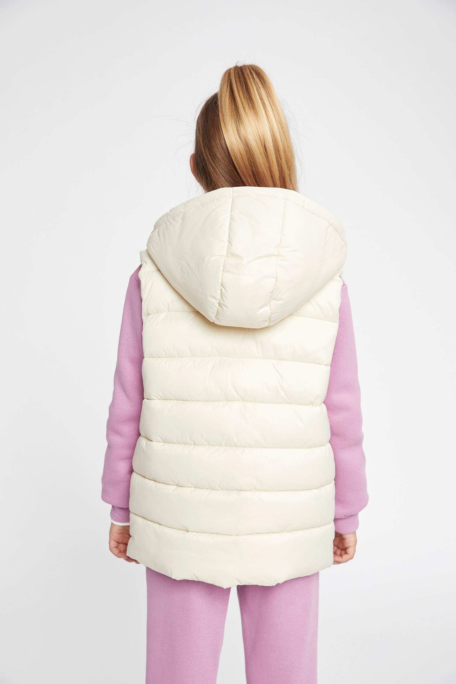 Жилет стандартного крою для дівчаток