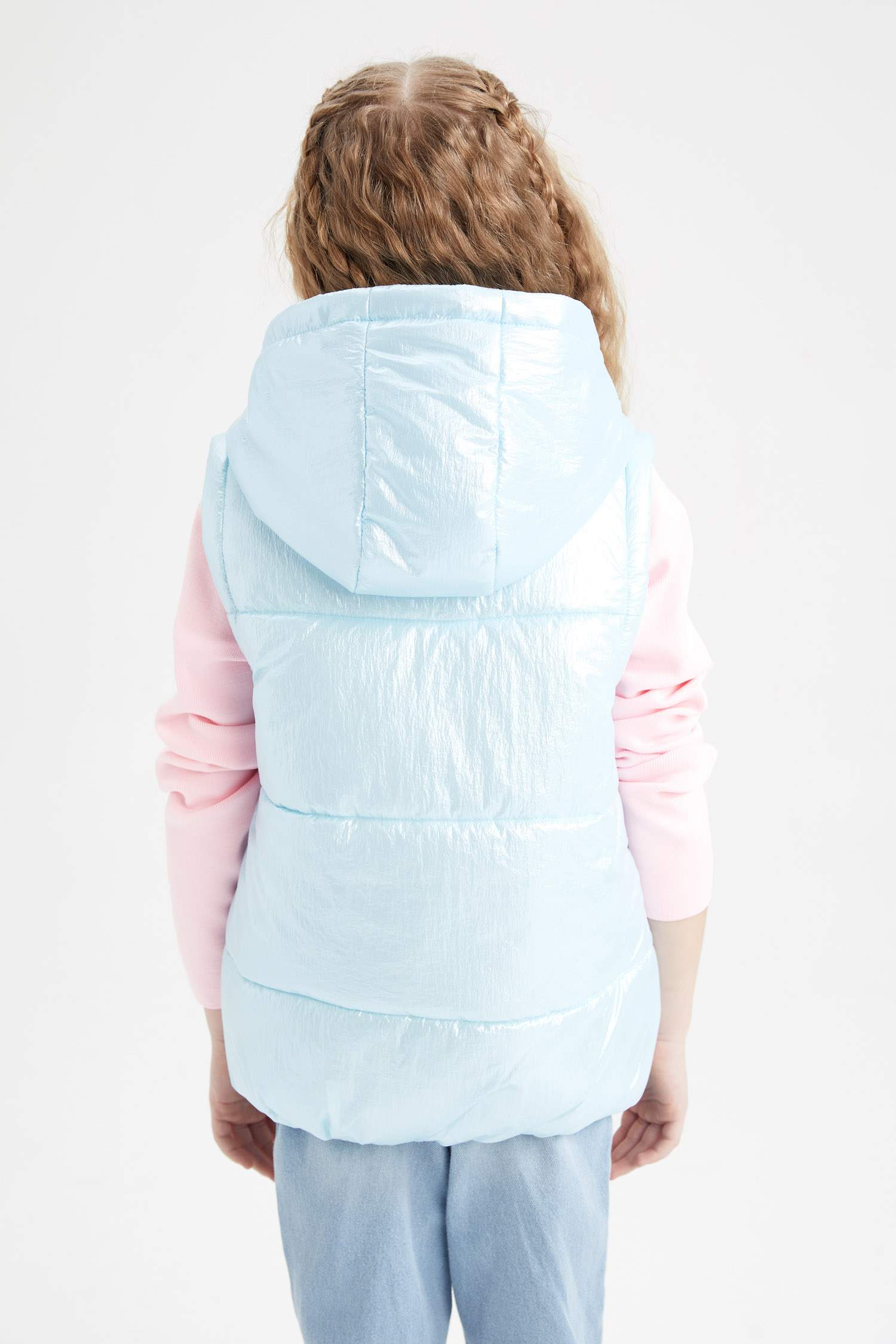 Жилет с капюшоном для девочек