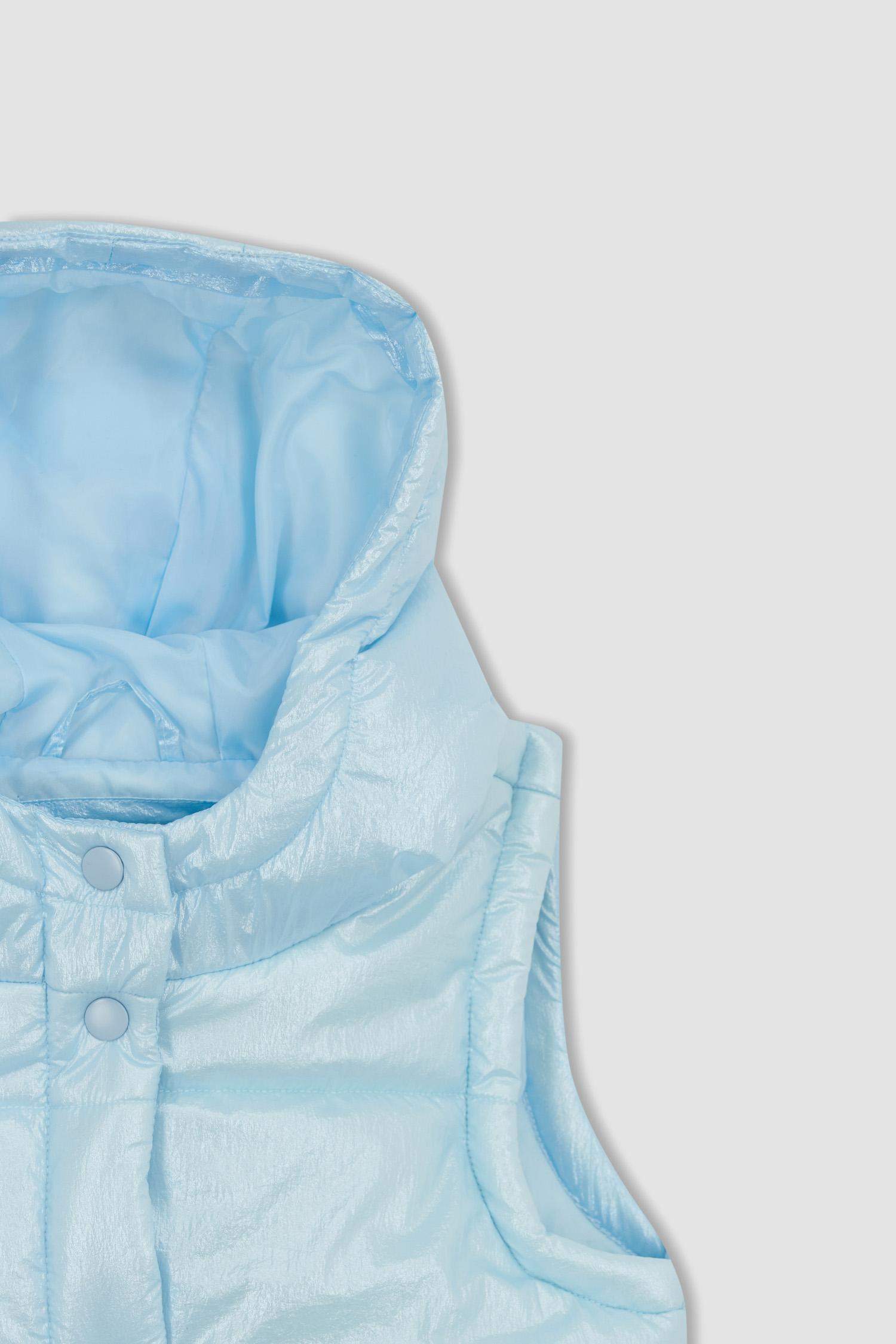 Жилет с капюшоном для девочек