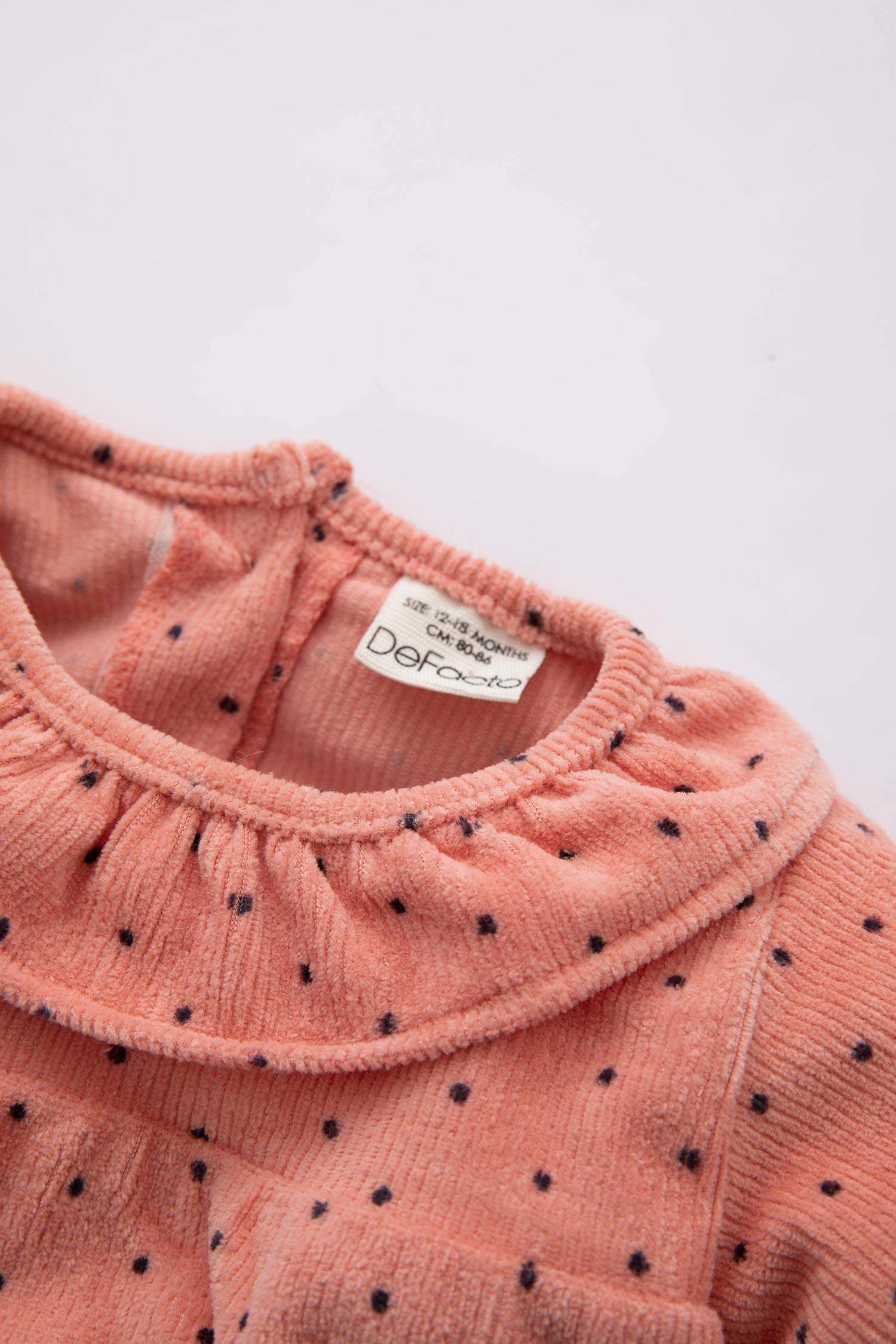 طقم بناتي منقط قطيفة قصة عادية كم طويل - قطعتين