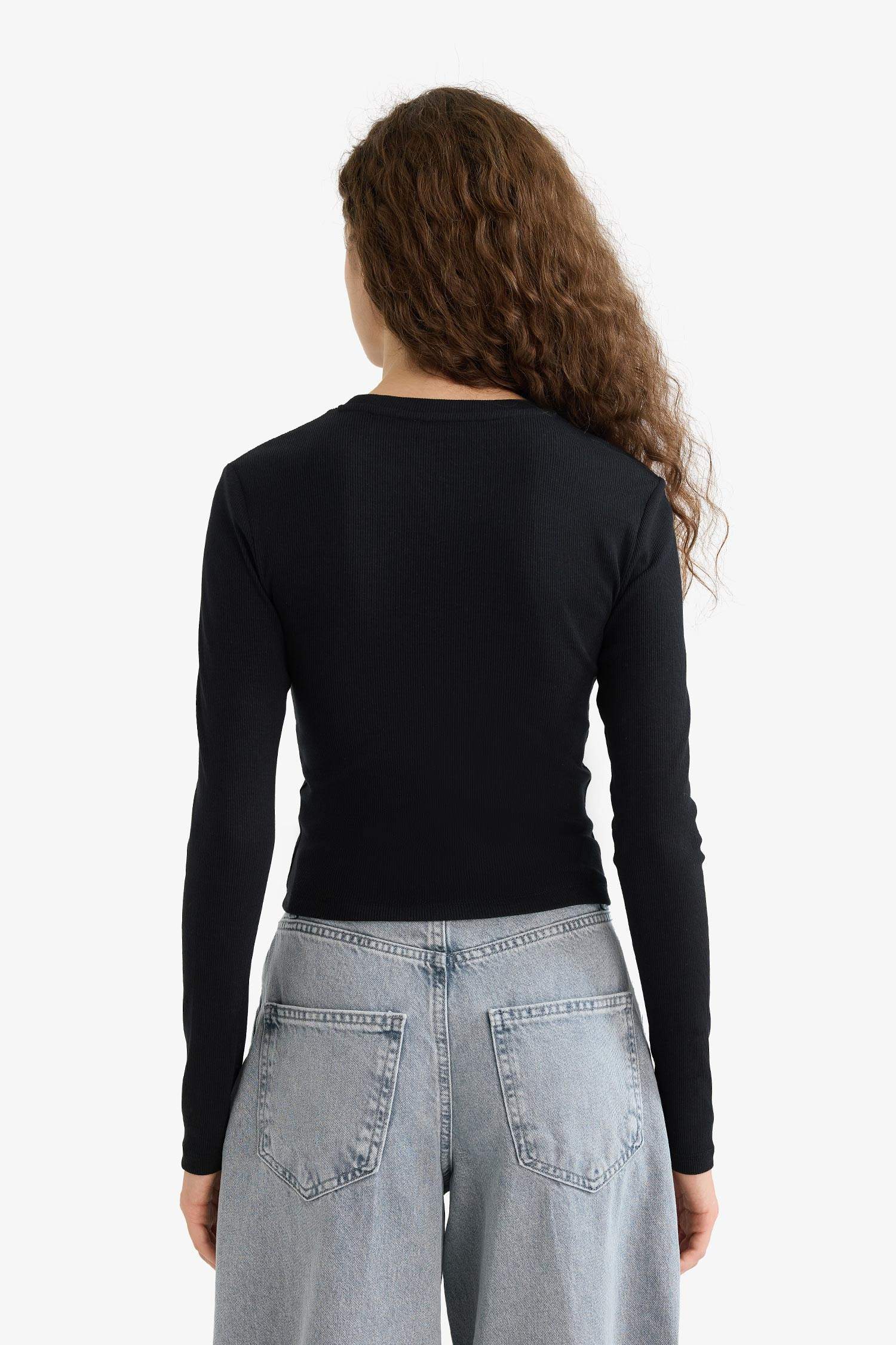 تيشيرت كم طويل مضلع وياخة مستديرة