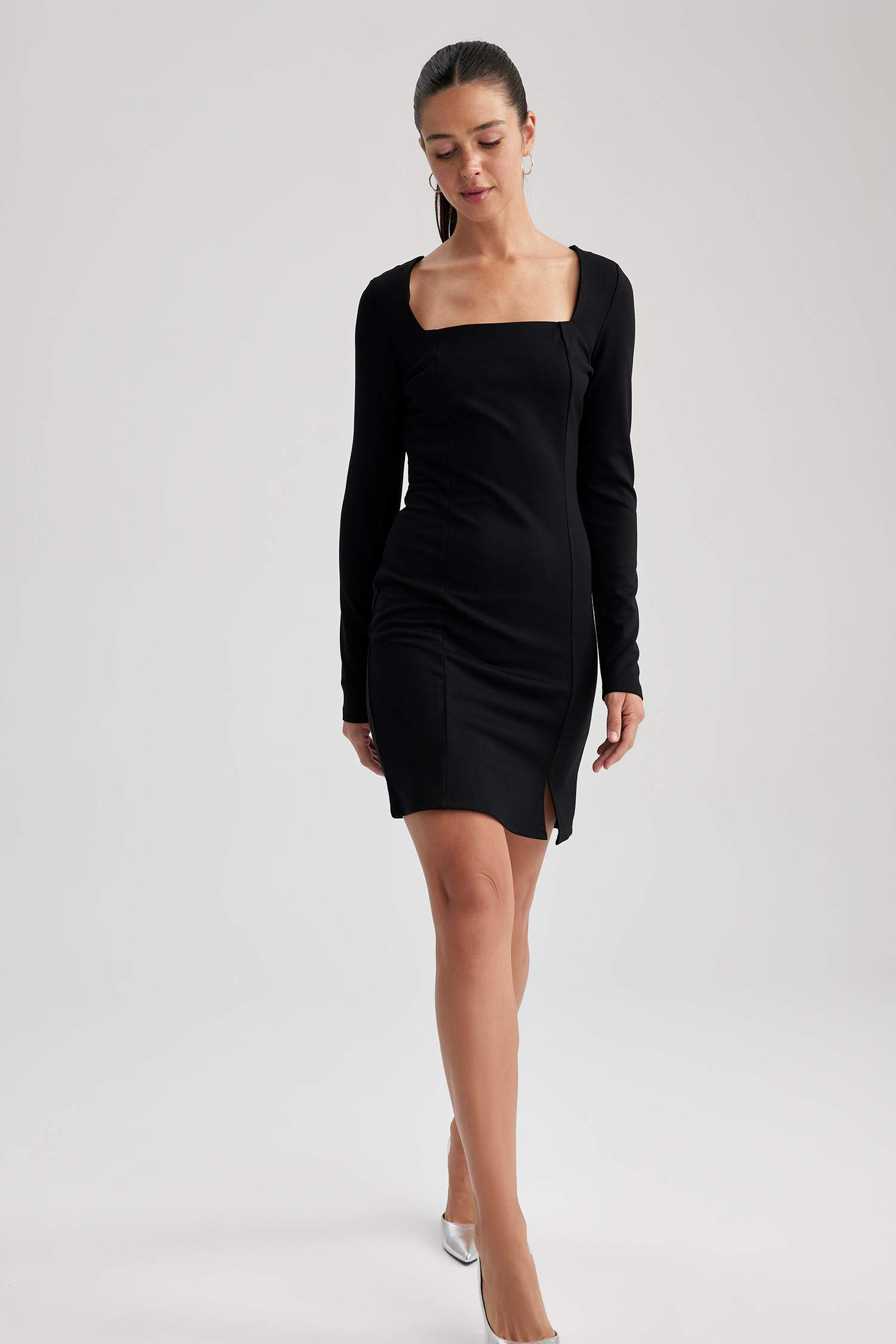 Robe Mini Col Carré À Manches Longues