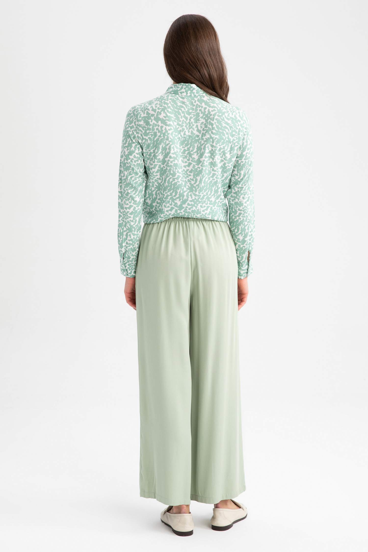 بنطلون وايد ليج