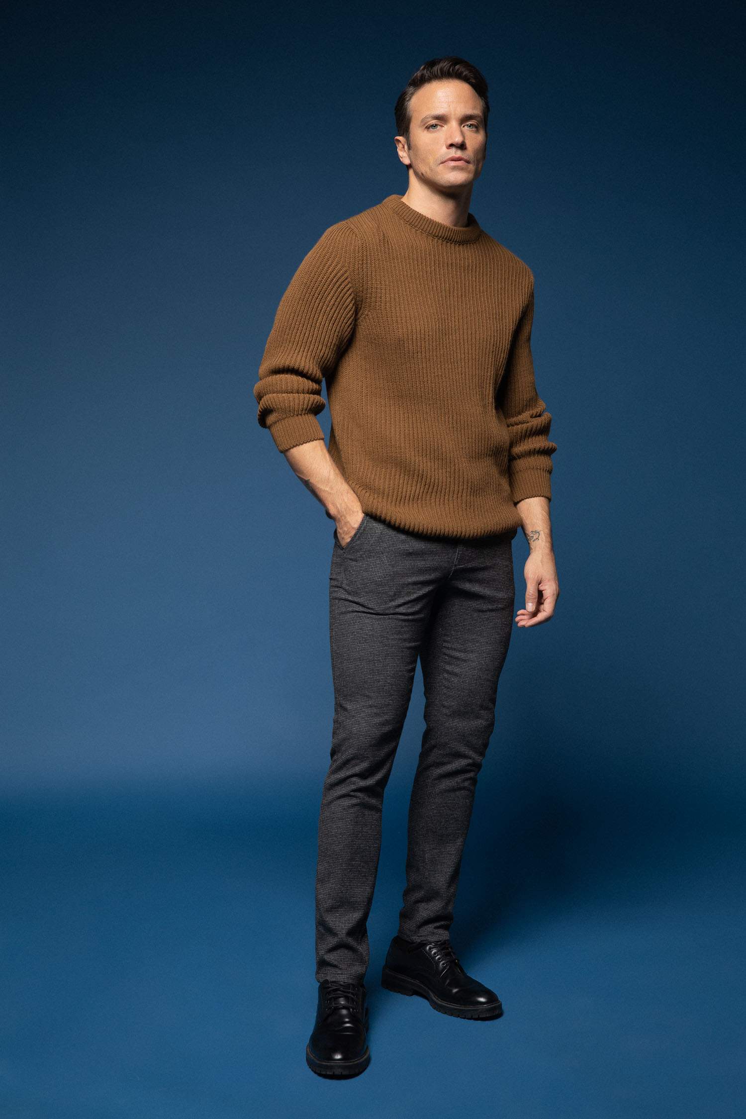 بلوز صوف تريكو سليم فيت بياقة مستديرة