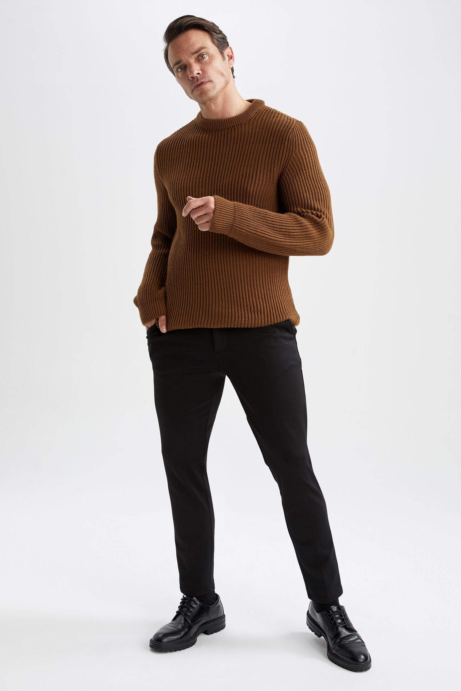 بلوز صوف تريكو سليم فيت بياقة مستديرة