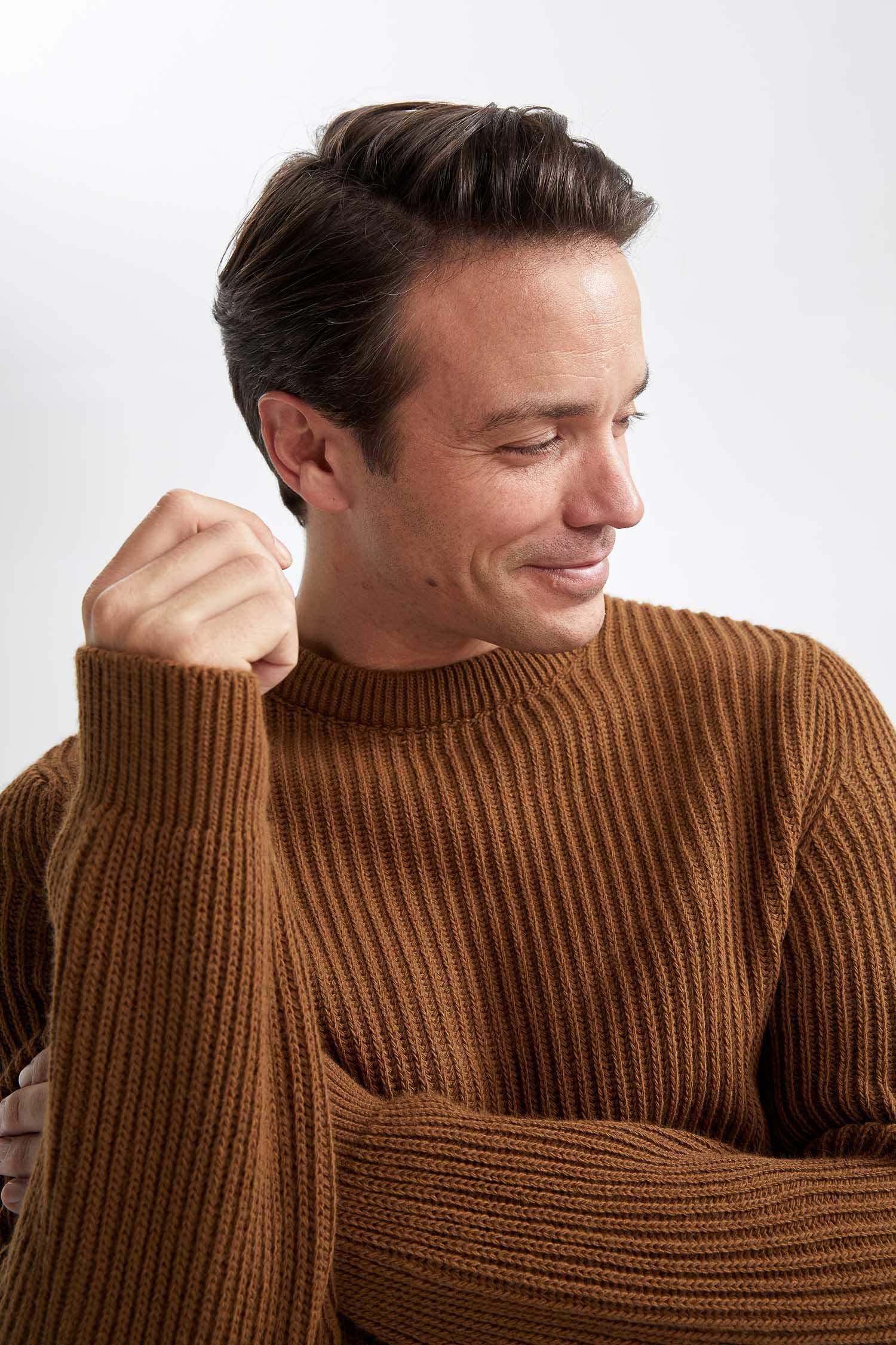 بلوز صوف تريكو سليم فيت بياقة مستديرة