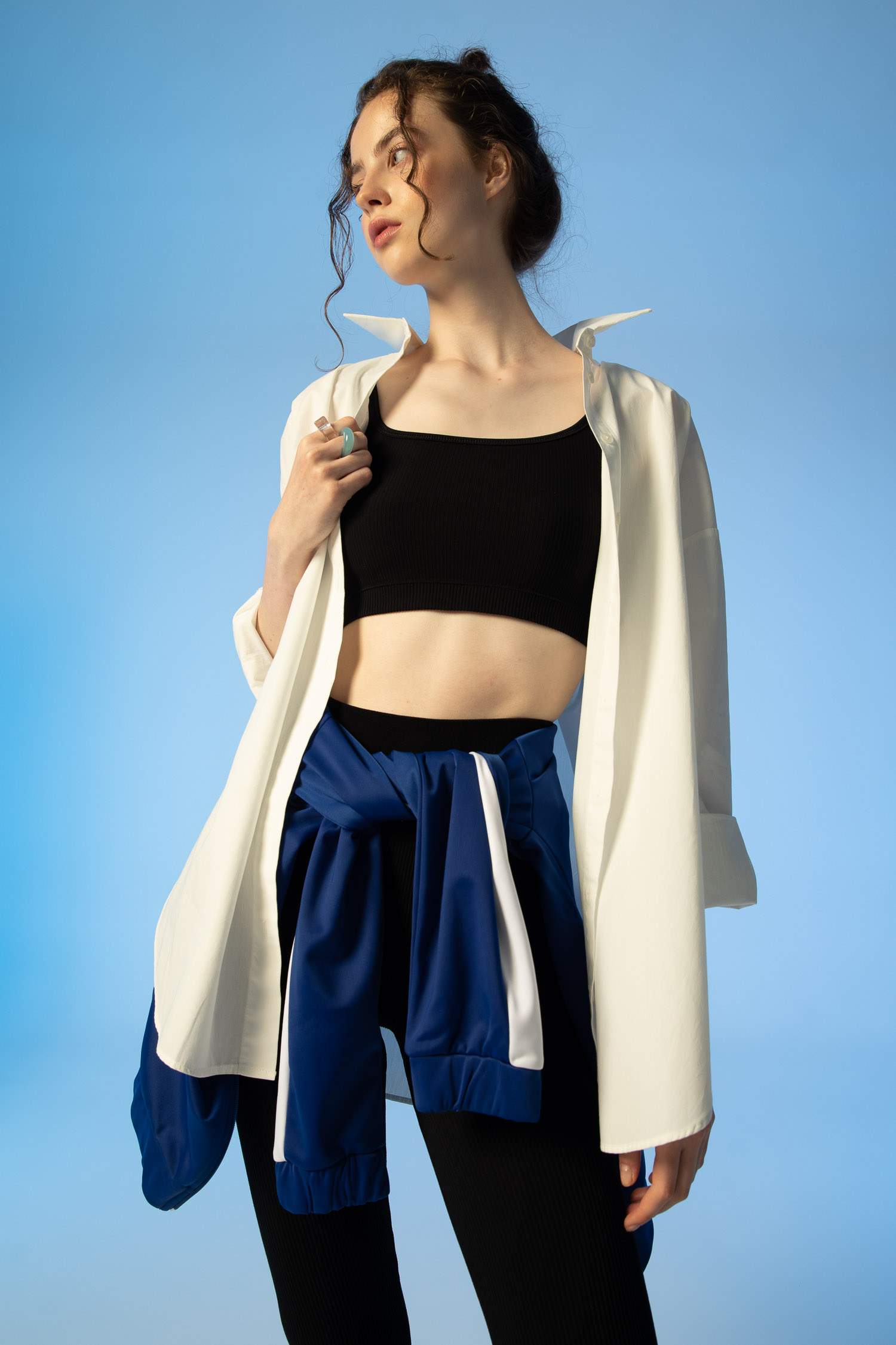 بلوزة بدون أكمام قصير بياقة القلب