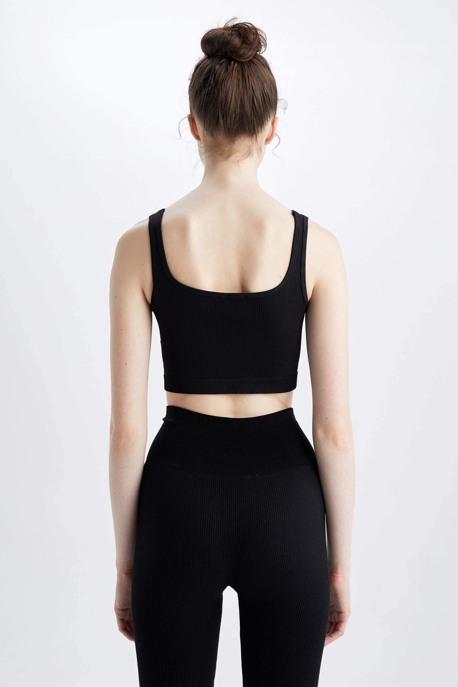 بلوزة بدون أكمام قصير بياقة القلب