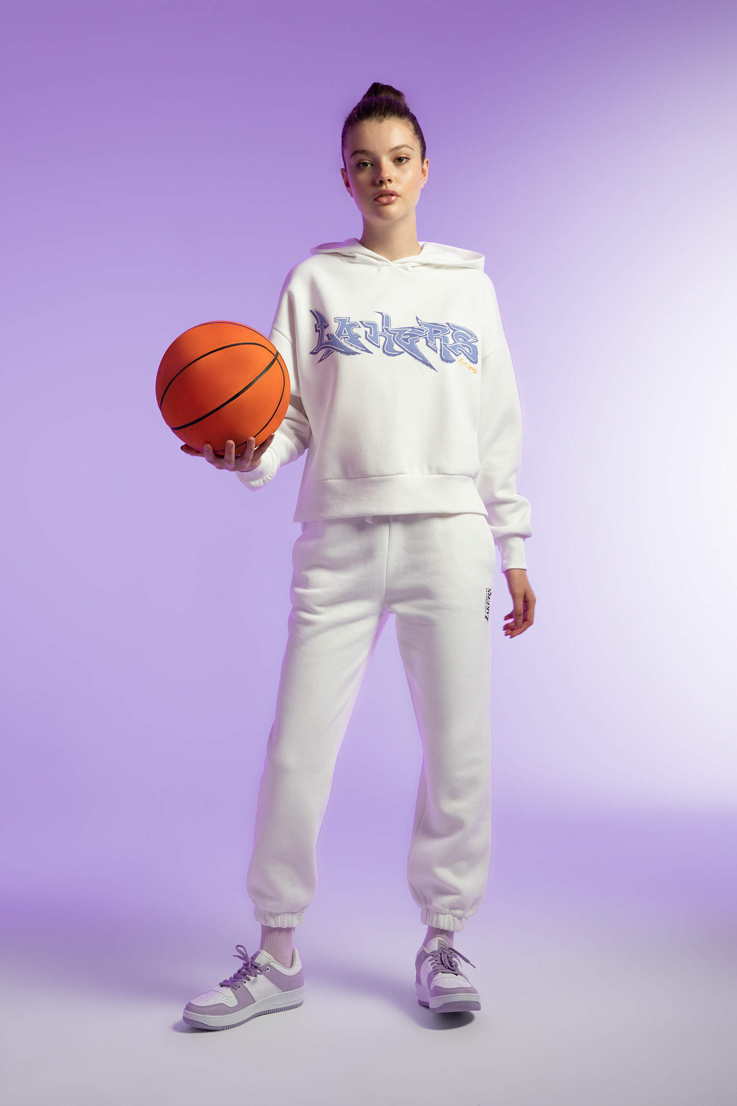 Beige WOMAN DeFactoFit NBA Los Angeles Lakers Oversize Fit Hoodie Sweatshirt  2715080