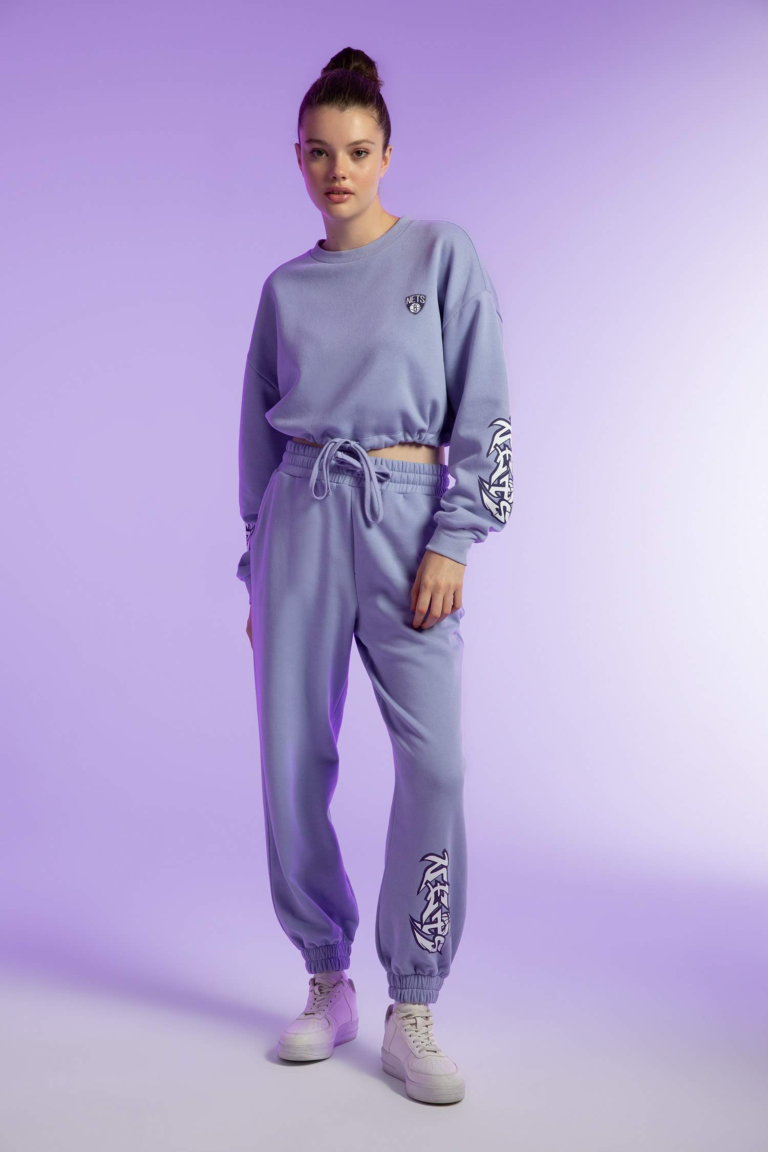 Світшот Кроп-Топ з круглим вирізом Brooklyn Nets для жінок