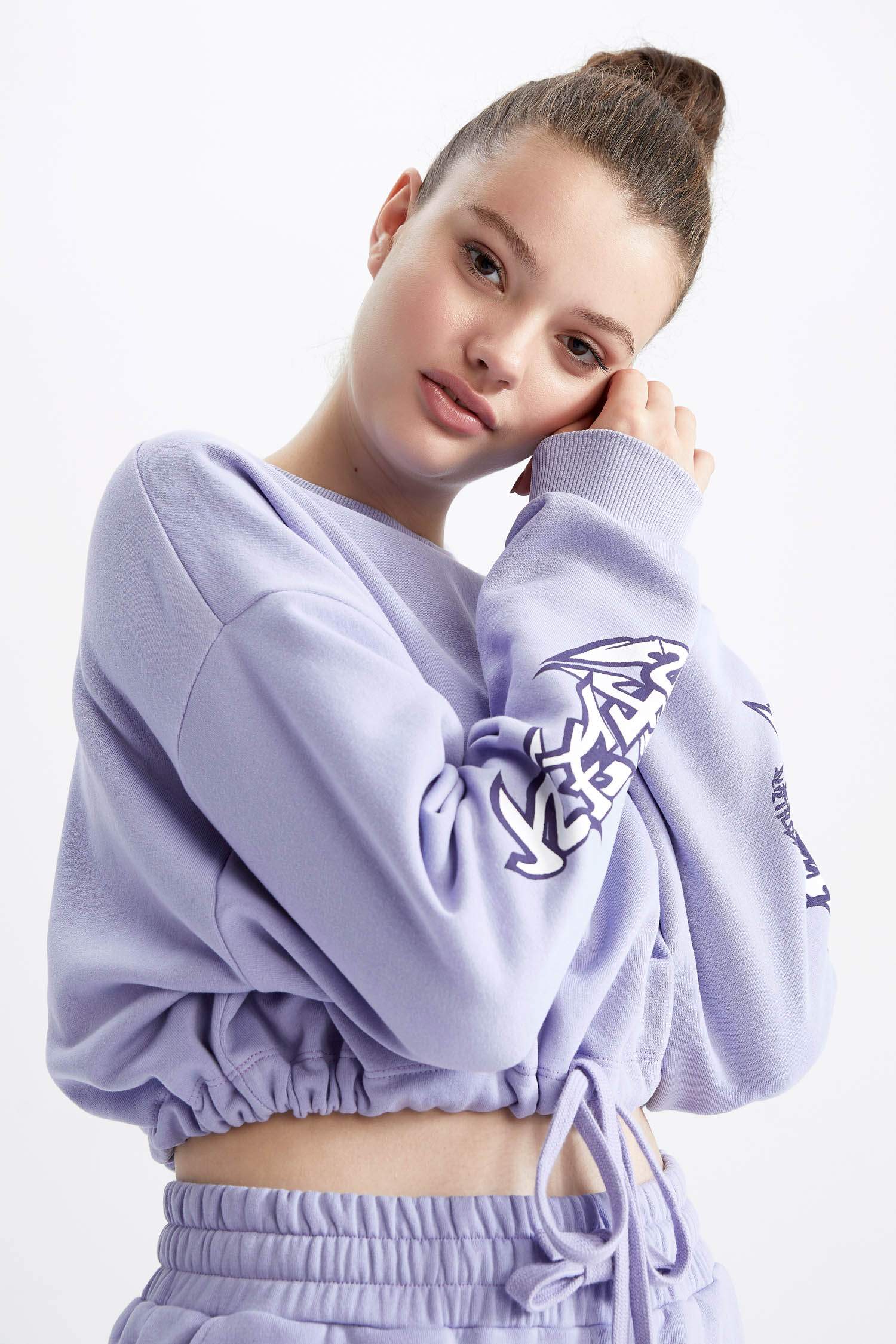 Світшот Кроп-Топ з круглим вирізом Brooklyn Nets для жінок