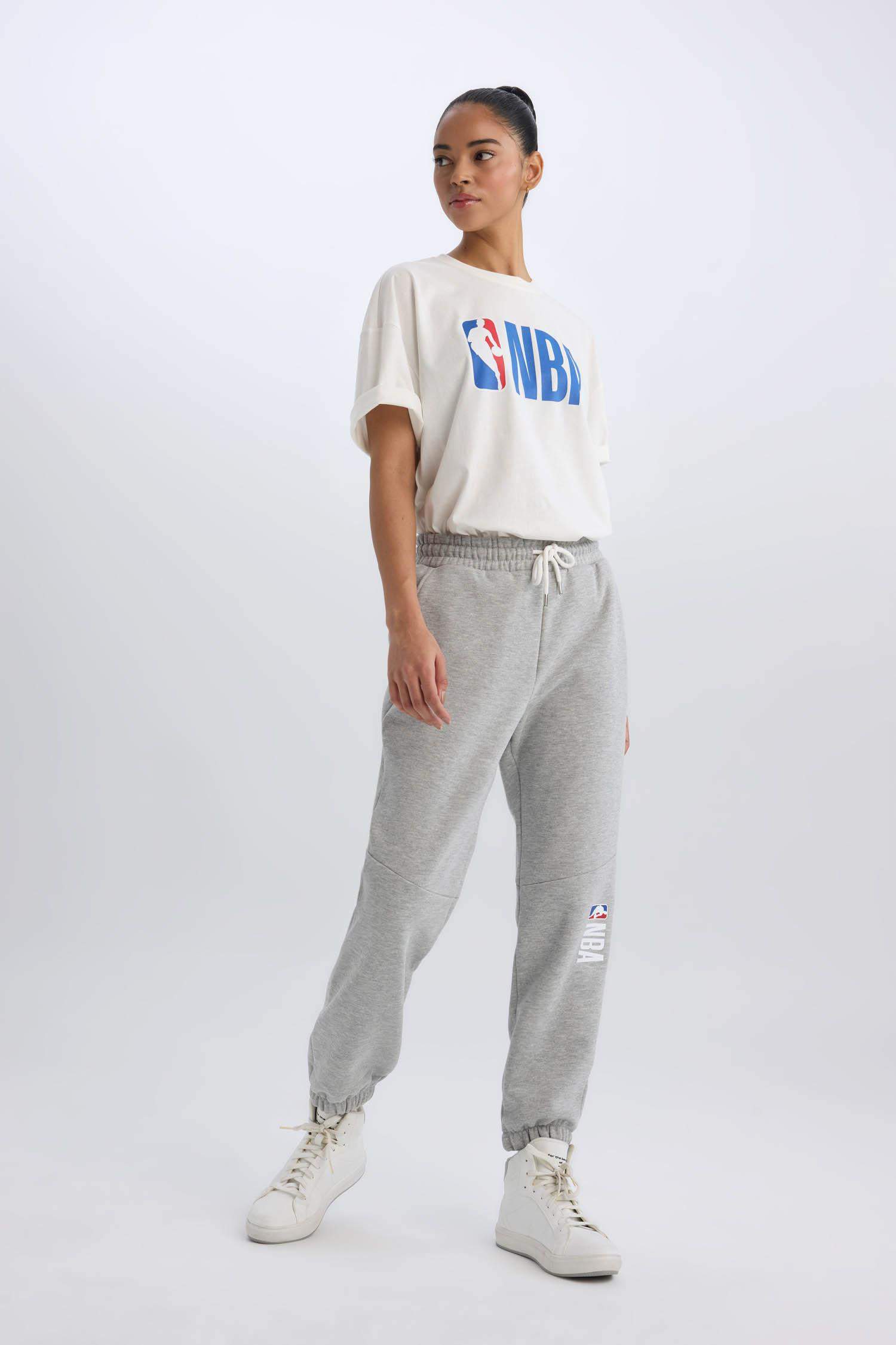 Jogger Eşofman Altı NBA Wordmark Standart Fit Beli Paçası Lastikli Bağcıklı Cepli Uzun Boy