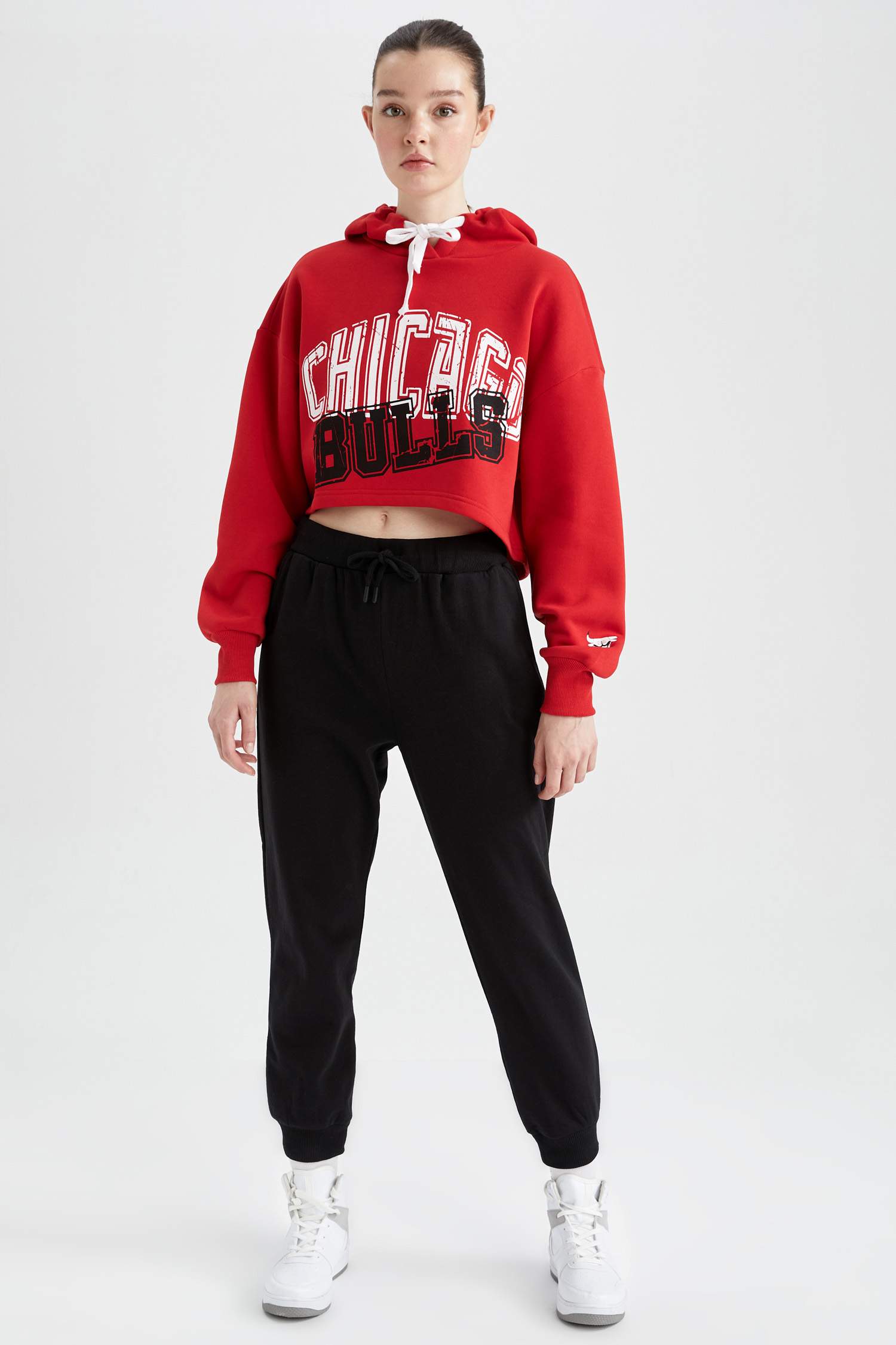 Red WOMAN Crop Top Chicago Bulls Licensed Sweatshirt 2713913