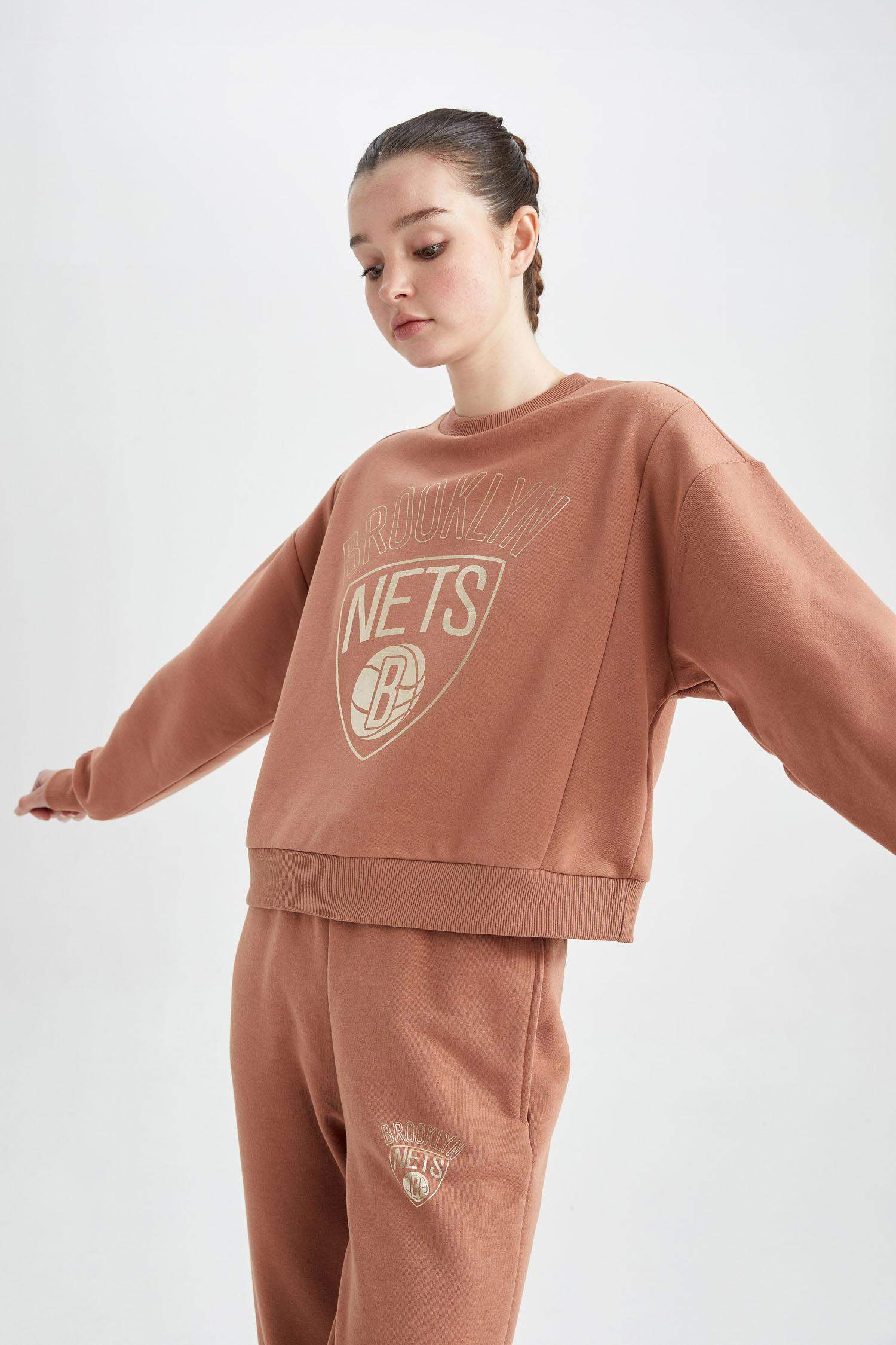 سويت شيرت بياقة مستديرة