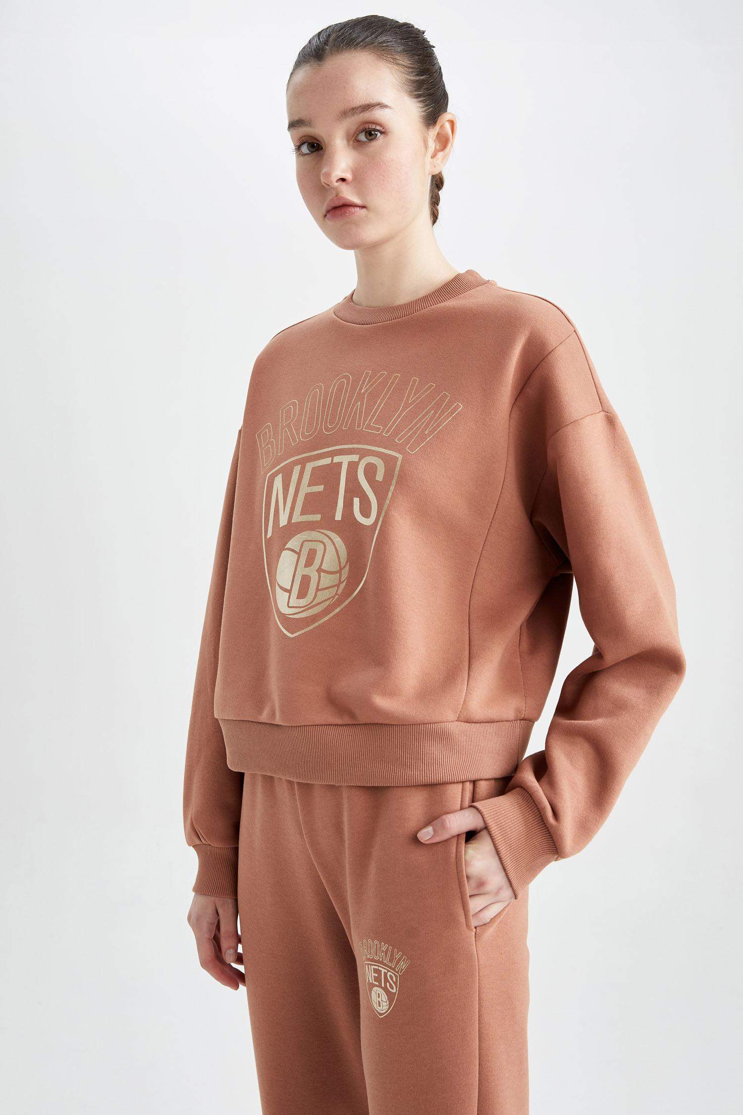 سويت شيرت بياقة مستديرة