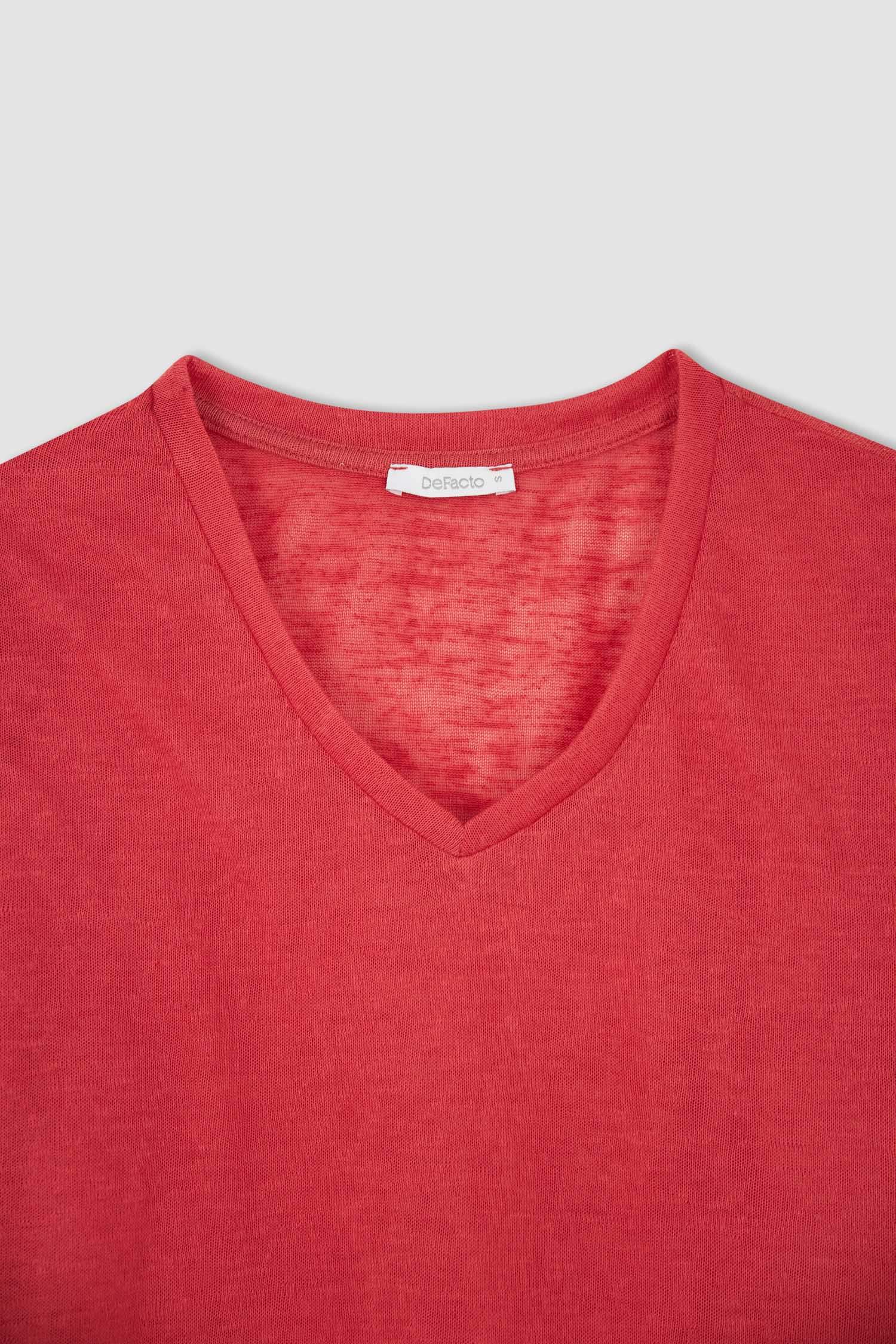 Red Woman Regular Fit V Neck Short Sleeve T-Shirt 2677202 | DeFacto