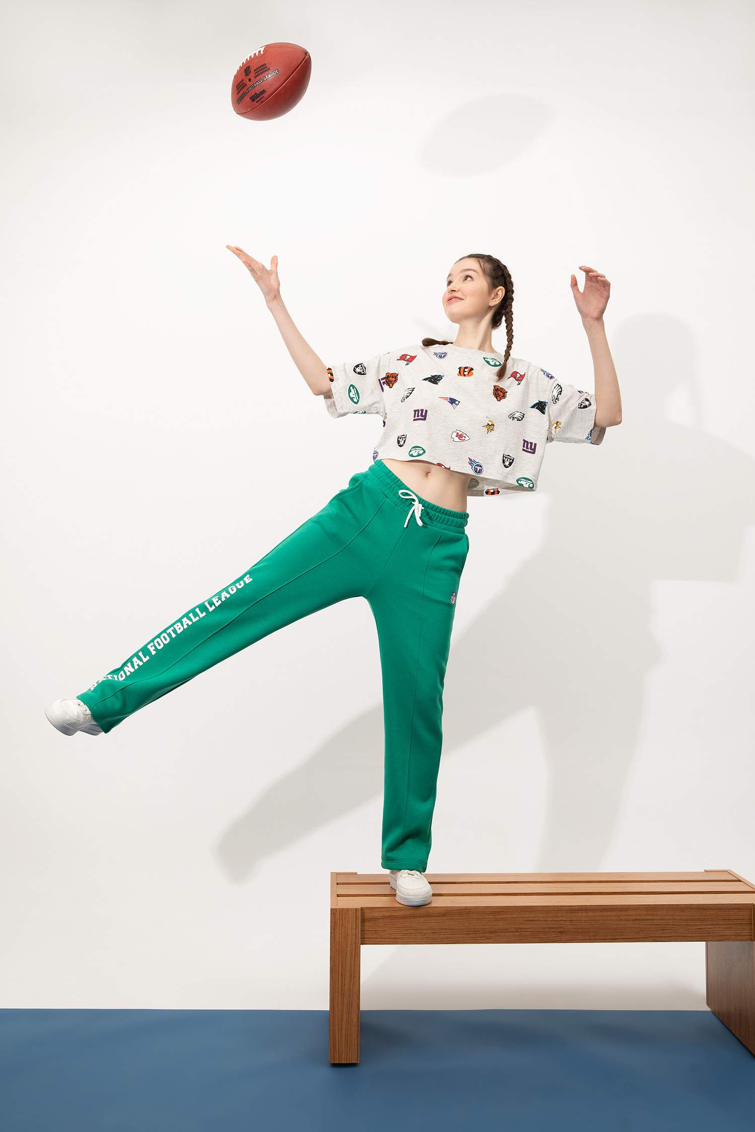 T-shirt crop NFL à col rond et manches courtes de DeFacto Fit