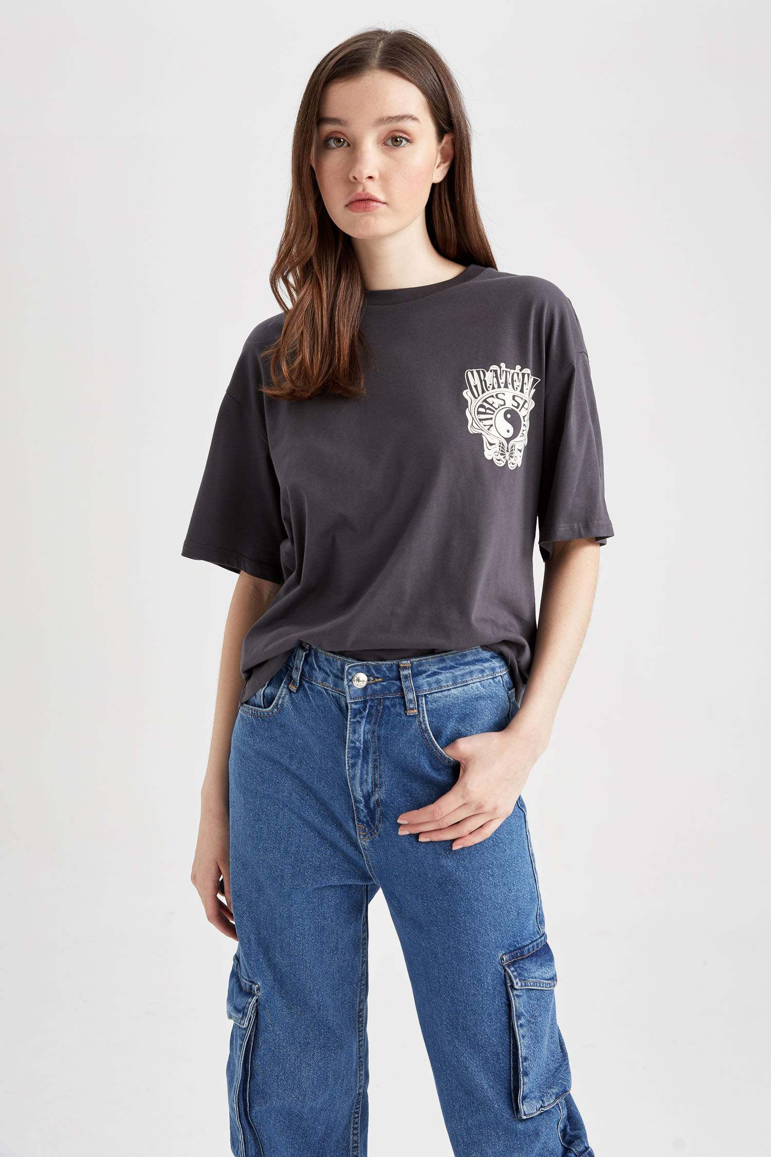 Loose Fit Bisiklet Yaka Sırt Baskılı Kısa Kollu %100 Pamuk Tişört