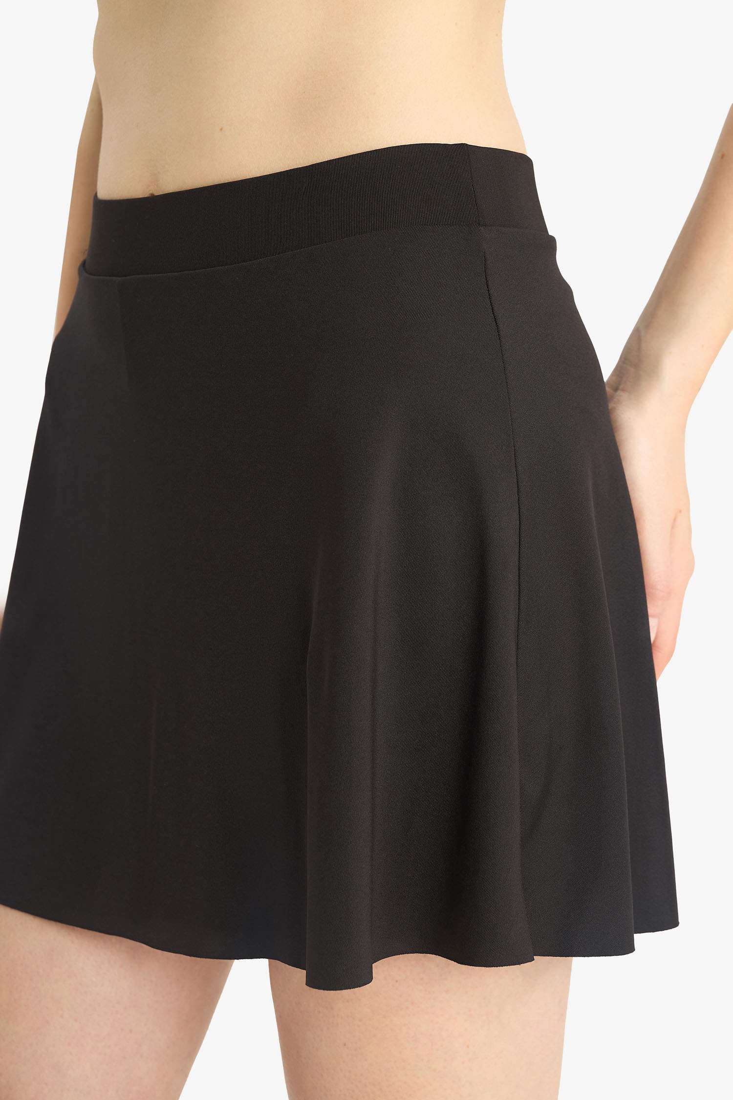 Etekli Deniz Şortu-Fall in Love