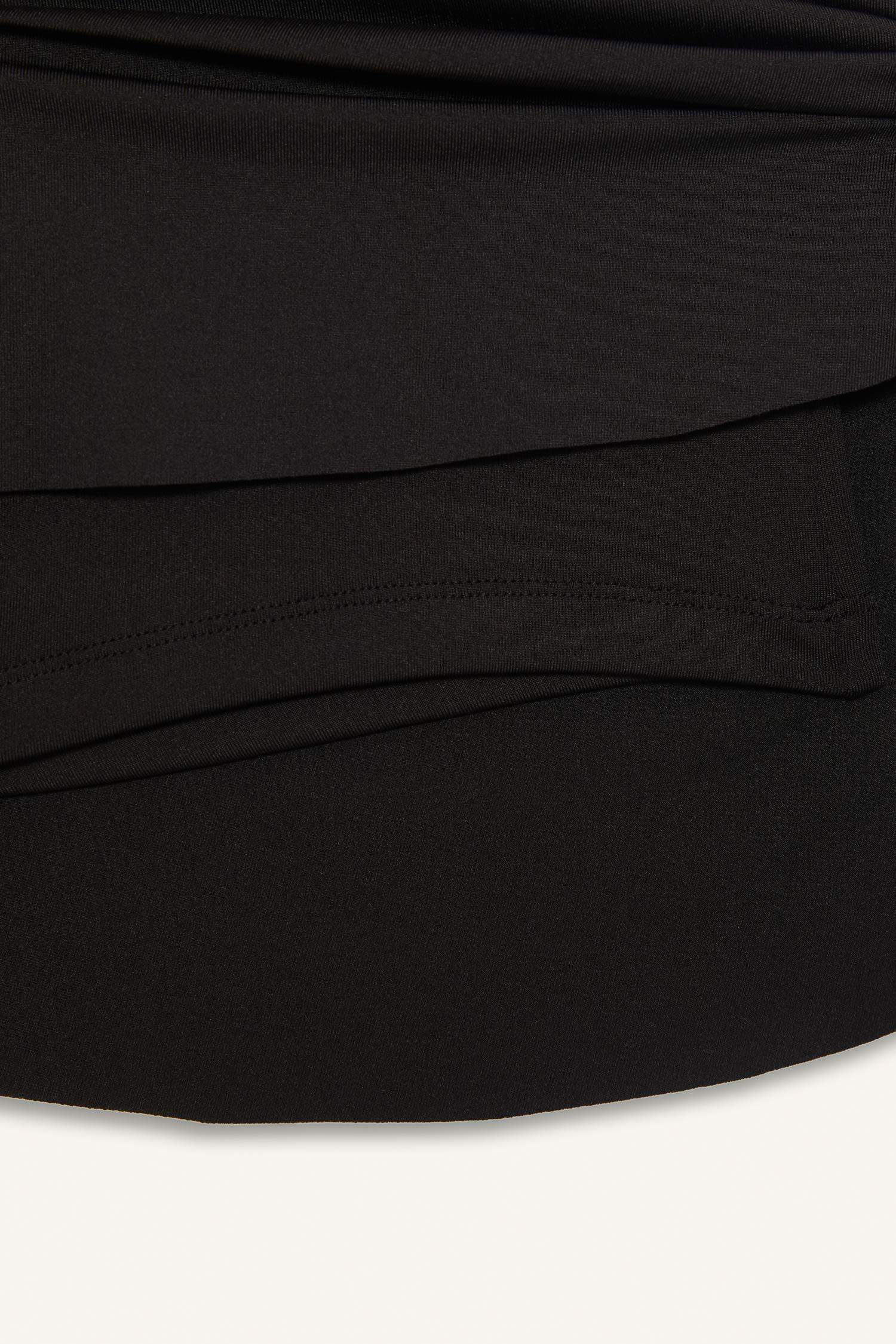 Etekli Deniz Şortu-Fall in Love