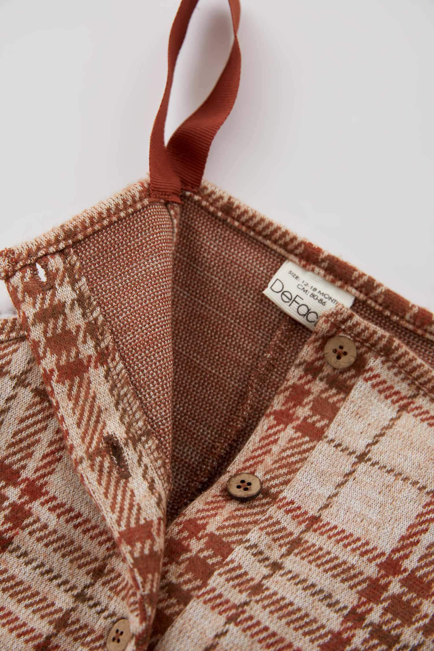 Боди стандартного кроя в клетку на бретельках